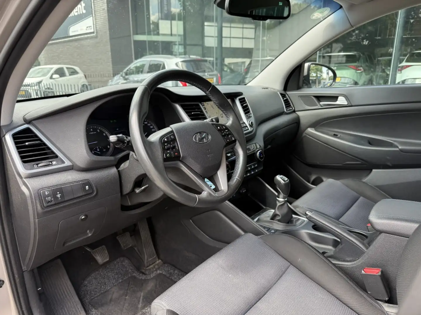 Hyundai TUCSON 1.6 GDi Comfort | Navi | Camera | Cruise Grijs - 2