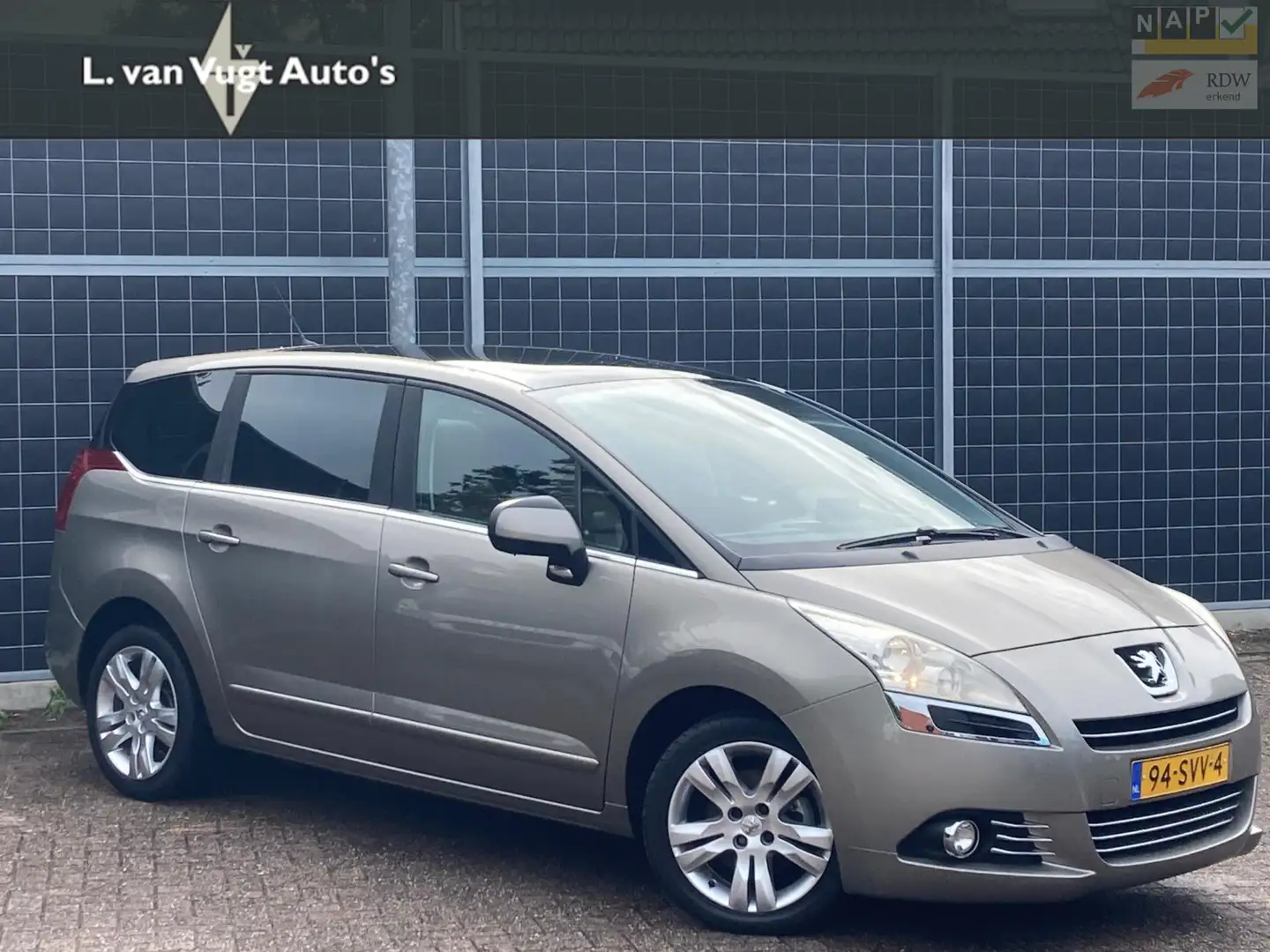 Peugeot 5008 1.6 156PK Family 7prs. Leder Grijs - 1
