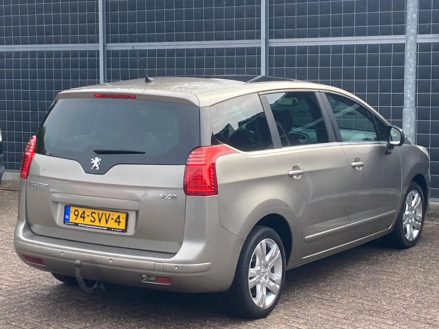 Peugeot 5008 1.6 156PK Family 7prs. Leder Grijs - 2