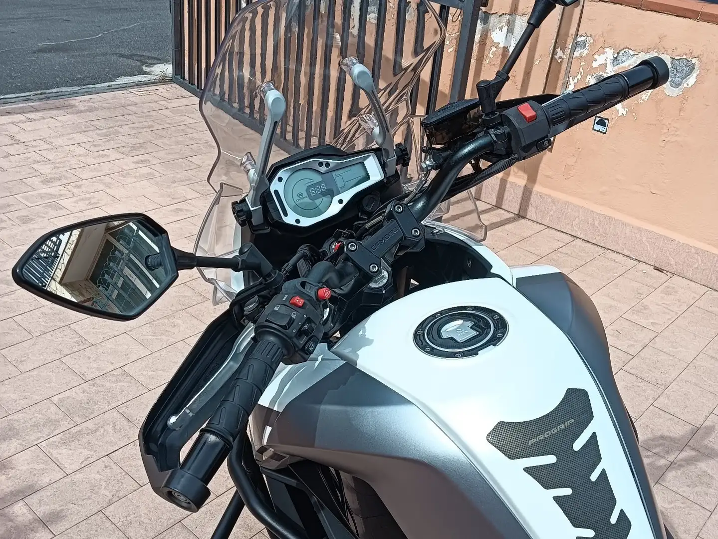 CFMOTO 650 MT Weiß - 1