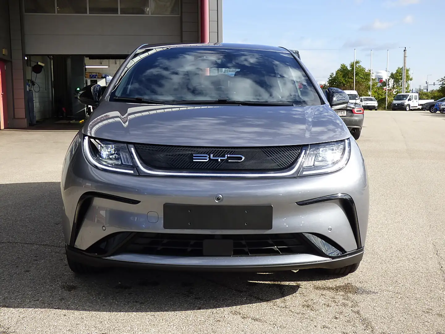 BYD Dolphin 60,4 kWh Comfort Österreich Paket Grau - 2