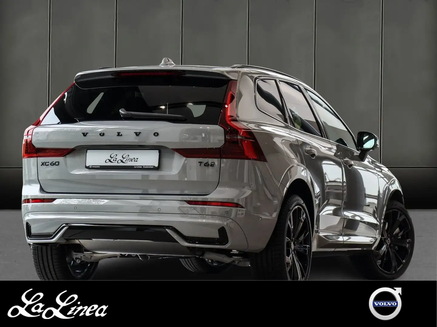 Volvo XC60 T6 Recharge Plus Black Edition Plug-In Hybrid AWD Gris - 2