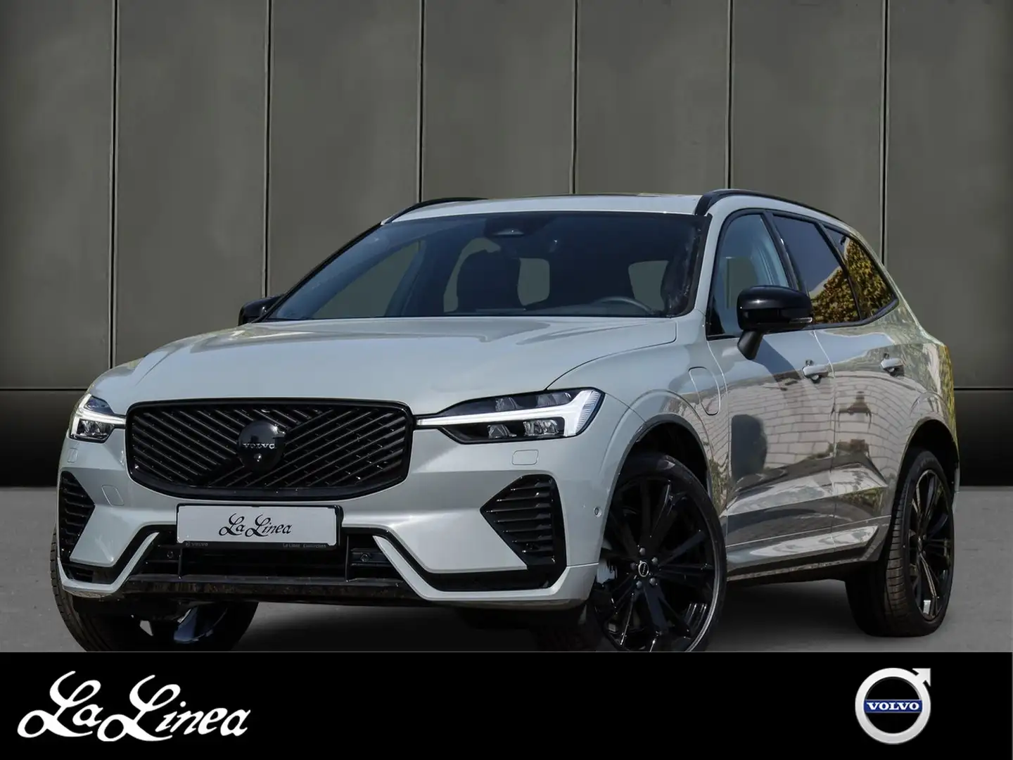 Volvo XC60 T6 Recharge Plus Black Edition Plug-In Hybrid AWD Gris - 1