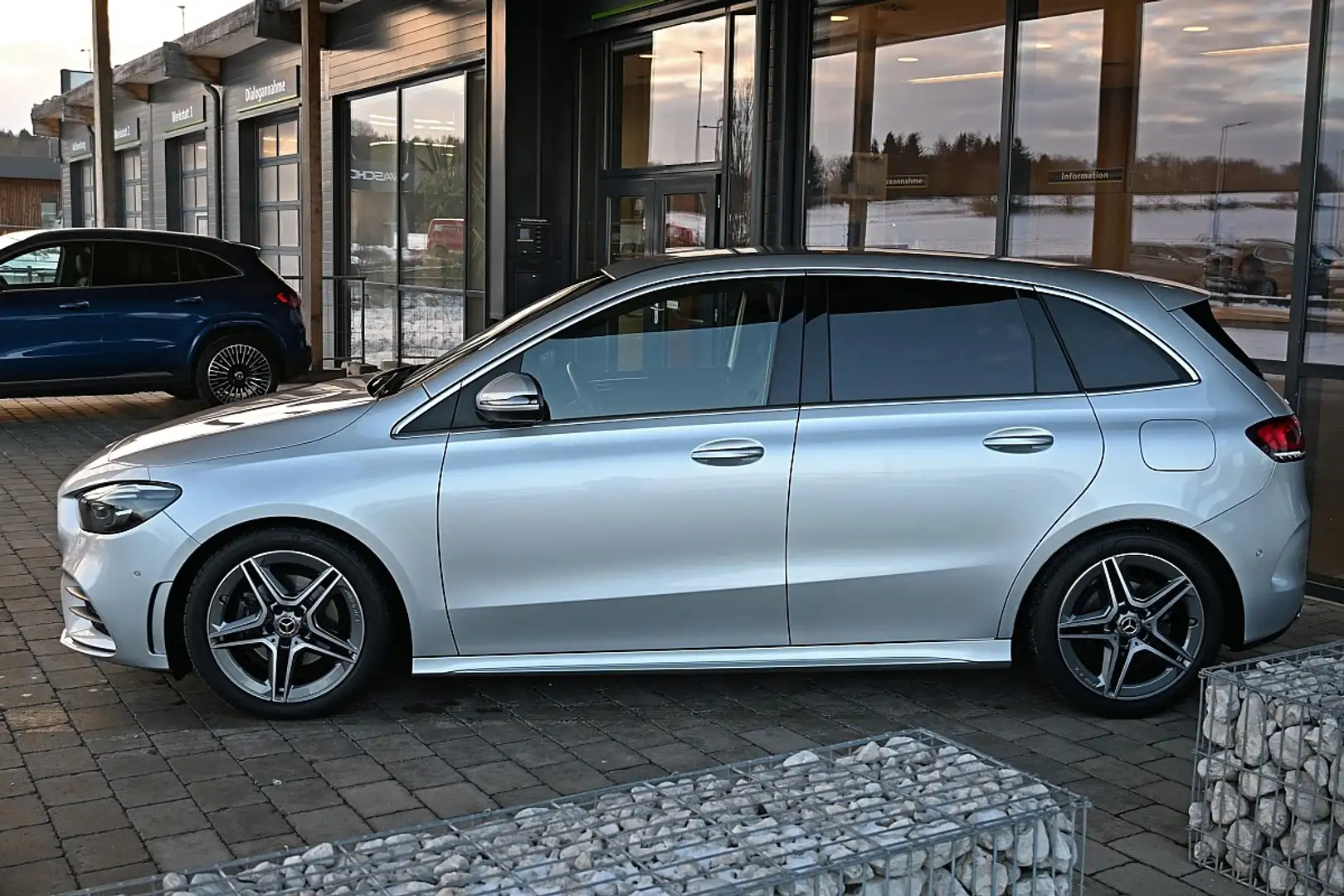 Mercedes-Benz B 200 d Aut. AMG Line ACC, Standheizung, MultibeamLED... Silber - 2