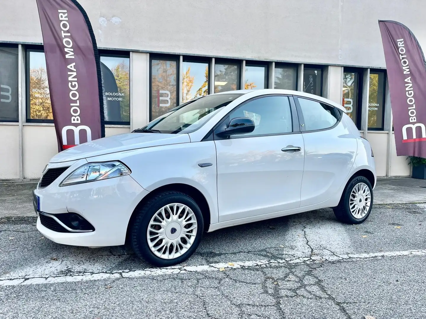 Lancia Ypsilon 1.2 BENZINA Wit - 1