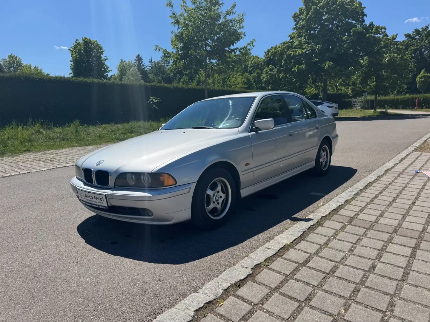 BMW 520 i A Lifestyle*Klimaa.*Parksensor*10/2026*Alu* Argintiu - 1