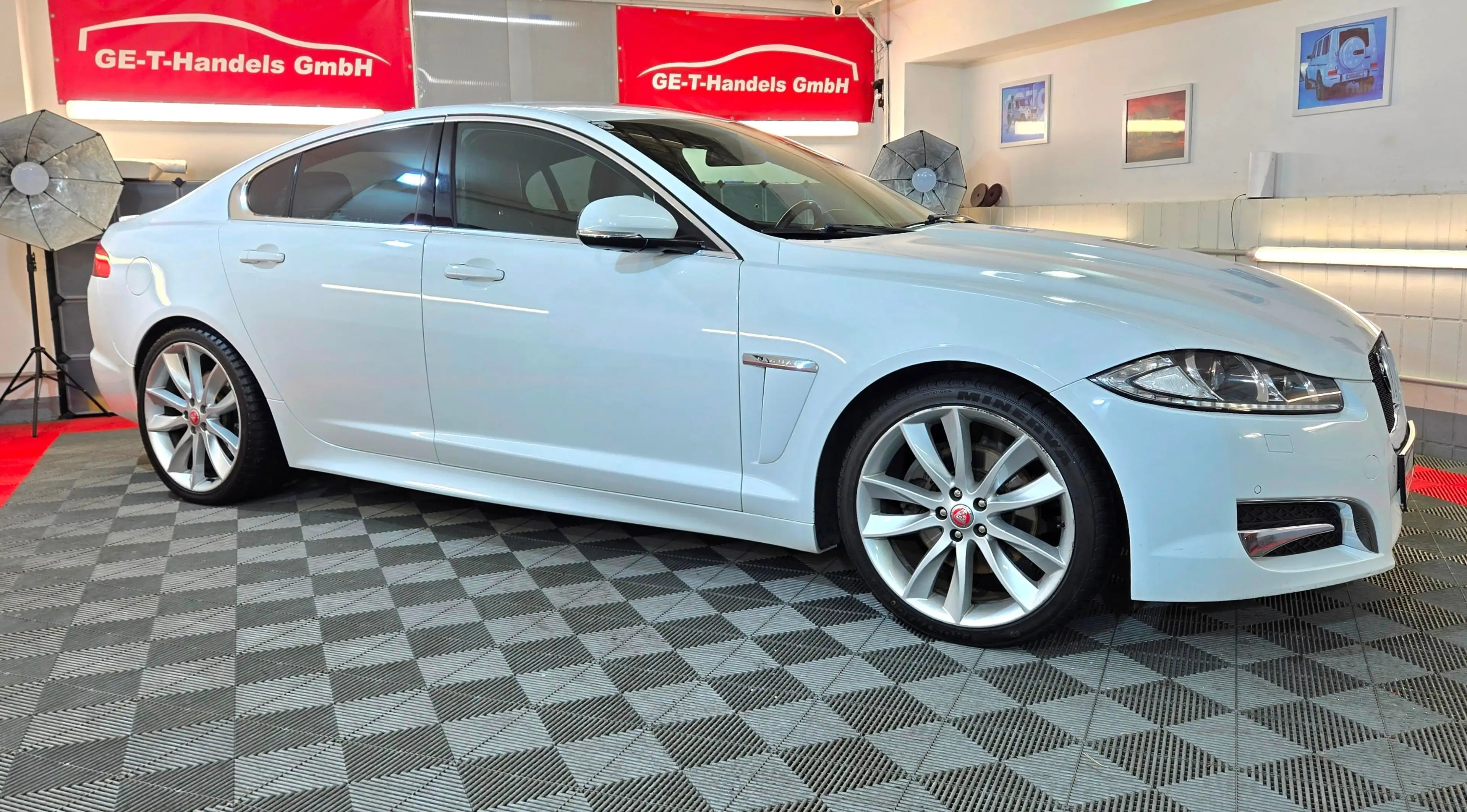 Jaguar XF 2.2 d Luxury-Sport-Paket LED Aut. Leder — photo 6