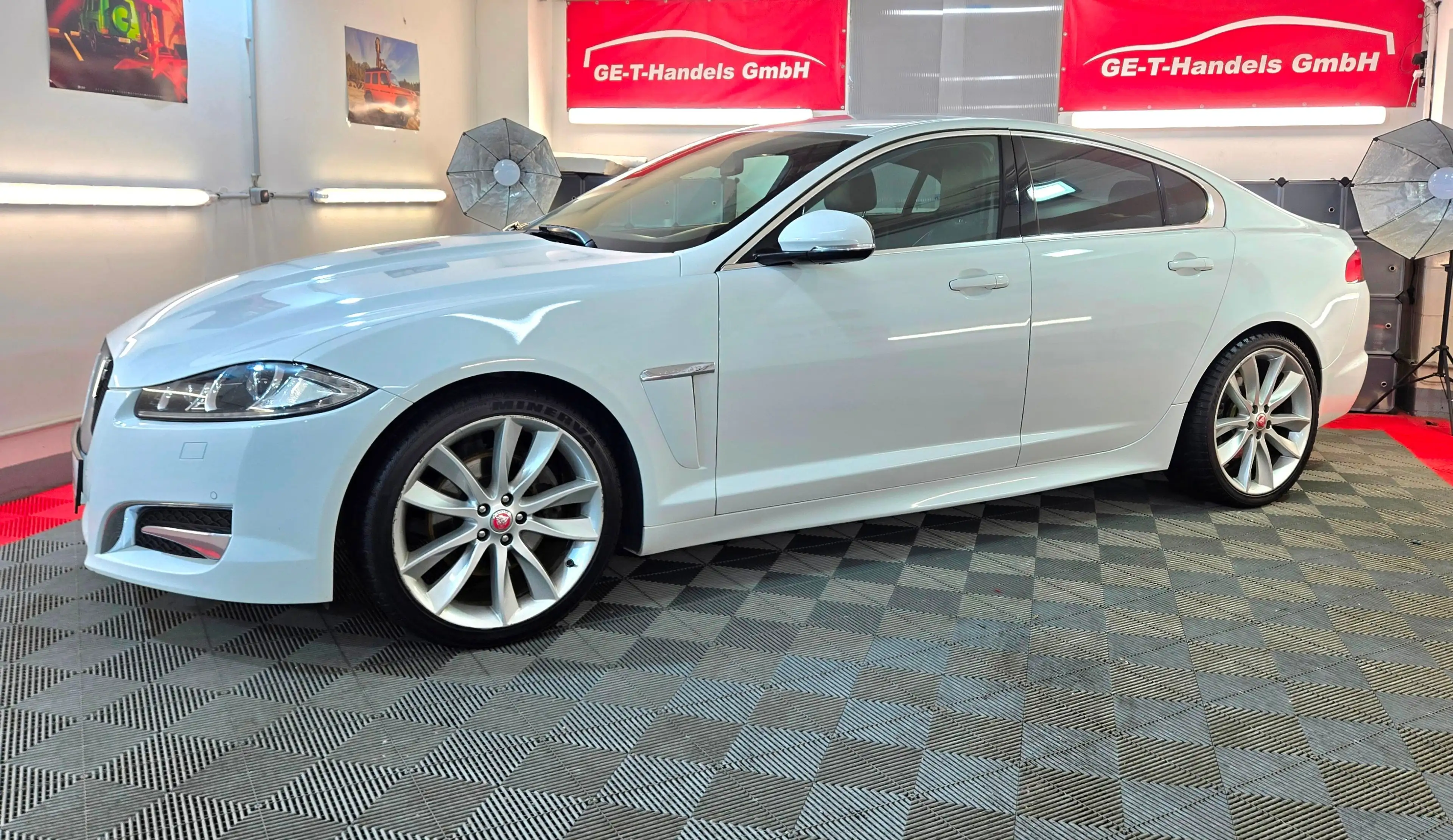 Jaguar XF 2.2 d Luxury-Sport-Paket LED Aut. Leder — photo 8