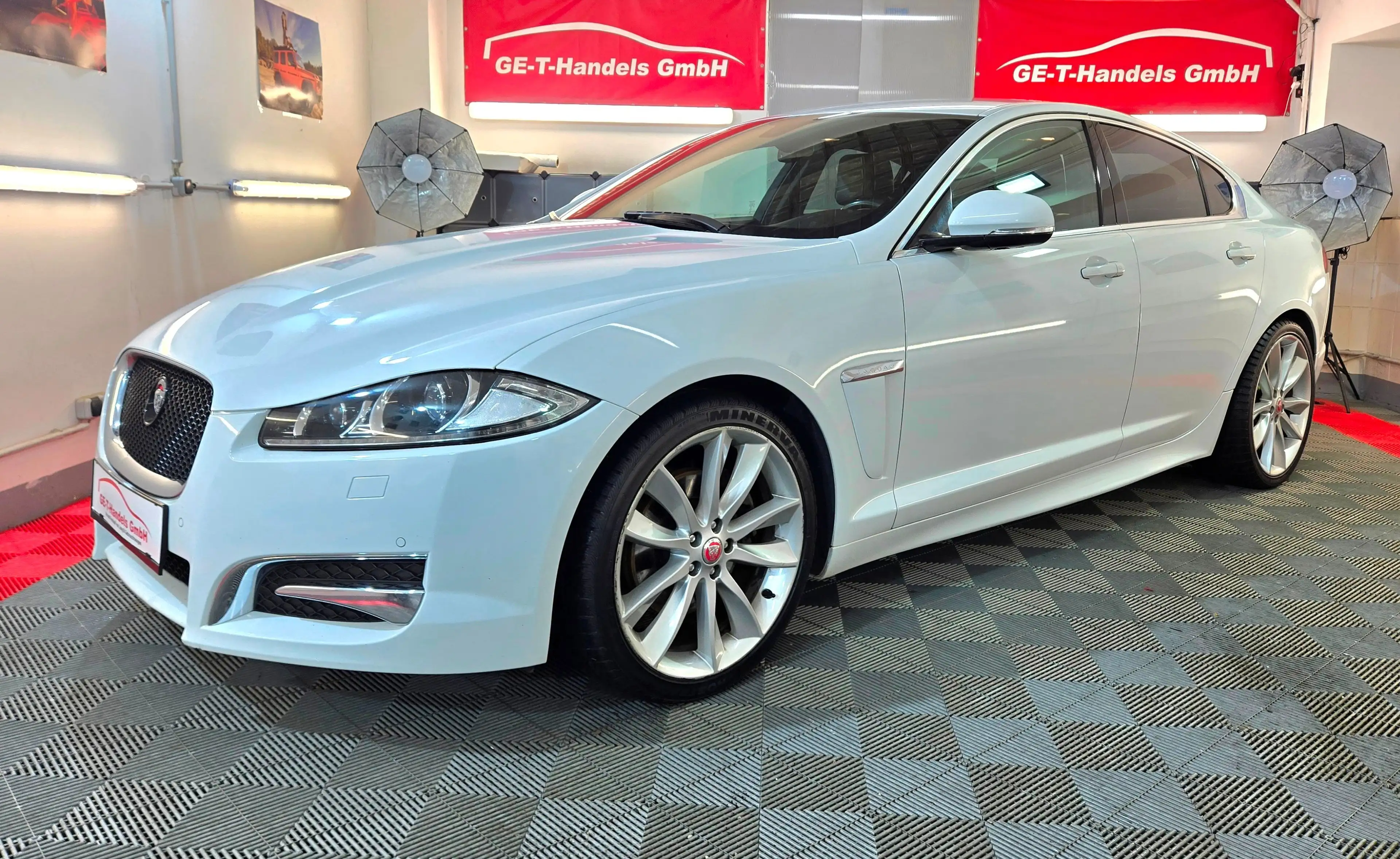 Jaguar XF 2.2 d Luxury-Sport-Paket LED Aut. Leder — photo 7