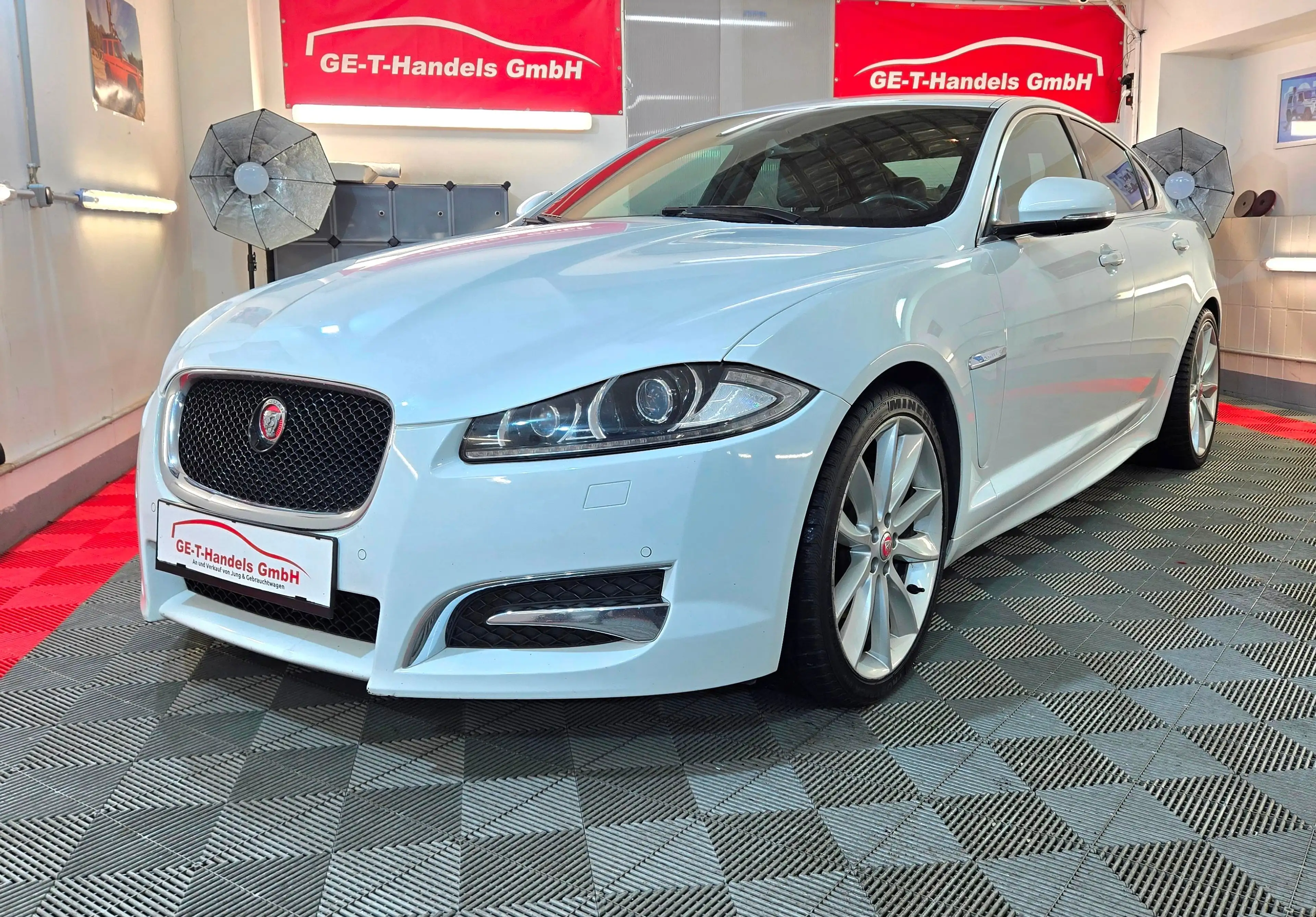 Jaguar XF 2.2 d Luxury-Sport-Paket LED Aut. Leder — photo 5