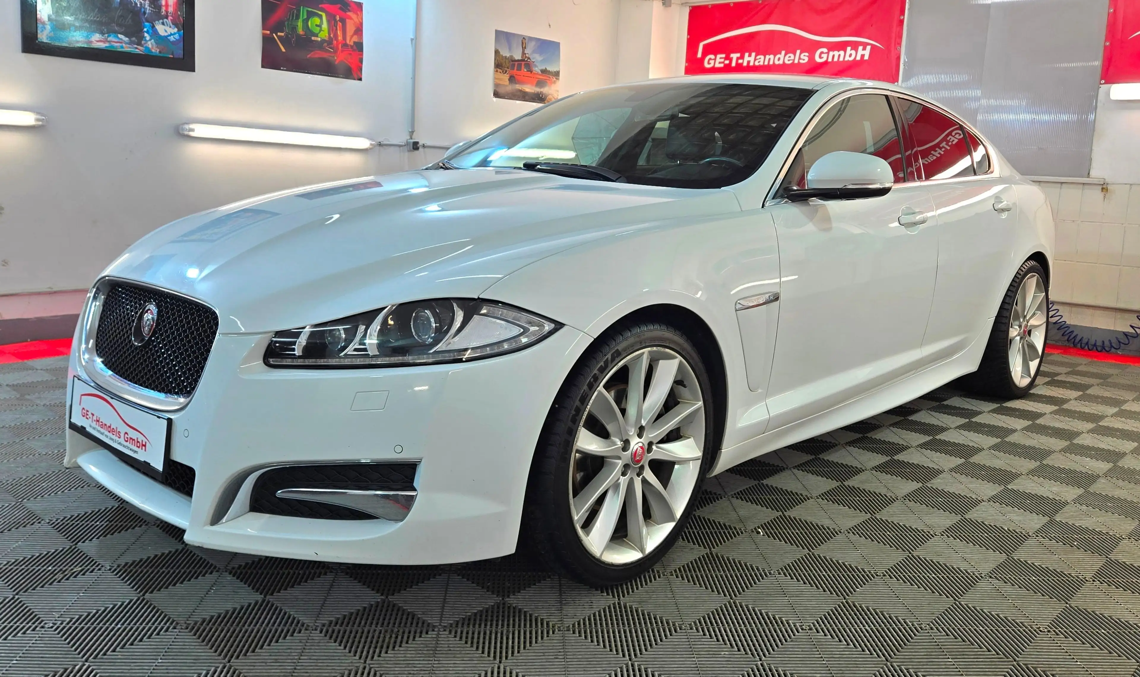 Jaguar XF 2.2 d Luxury-Sport-Paket LED Aut. Leder