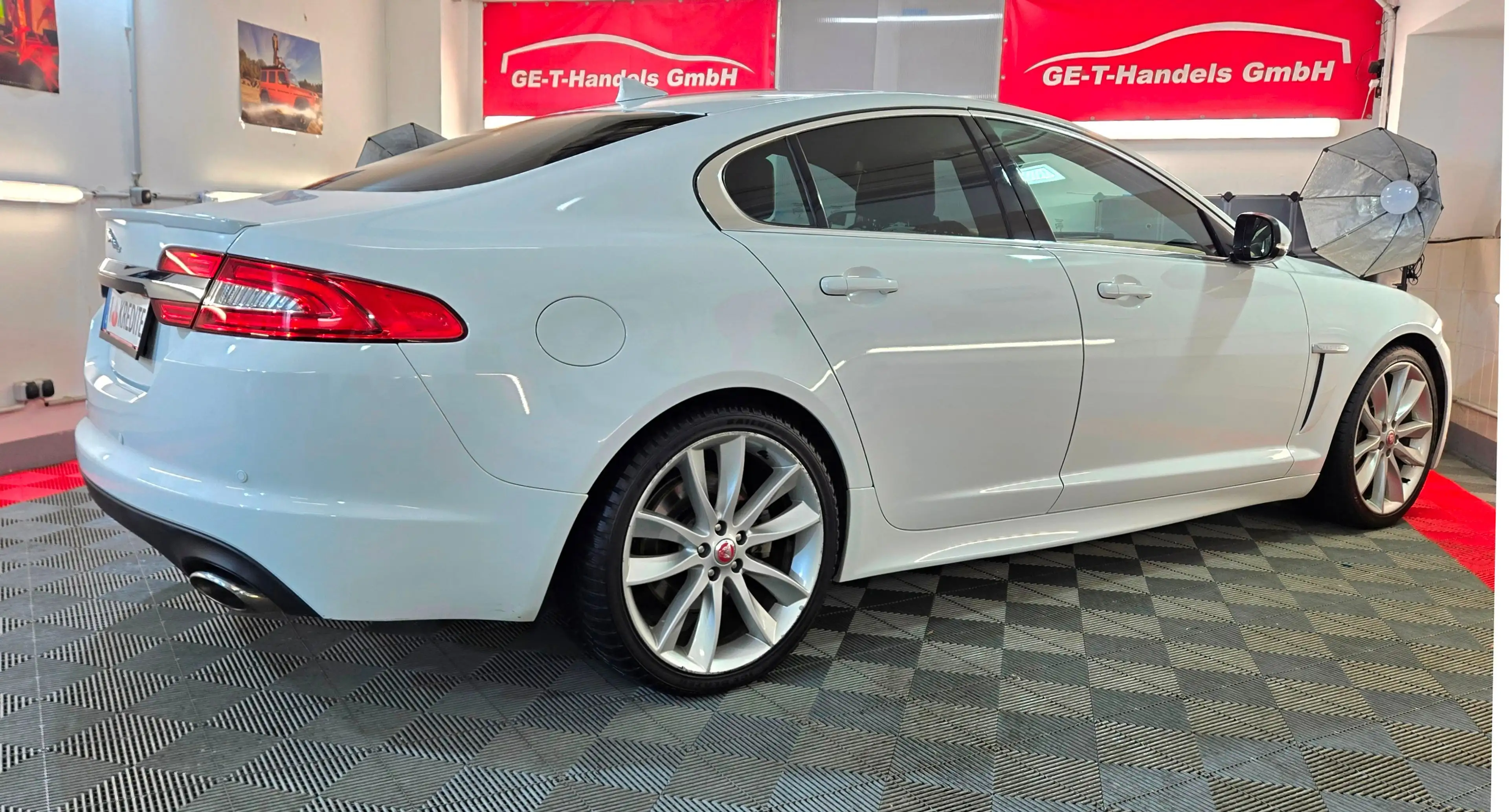 Jaguar XF 2.2 d Luxury-Sport-Paket LED Aut. Leder — photo 15