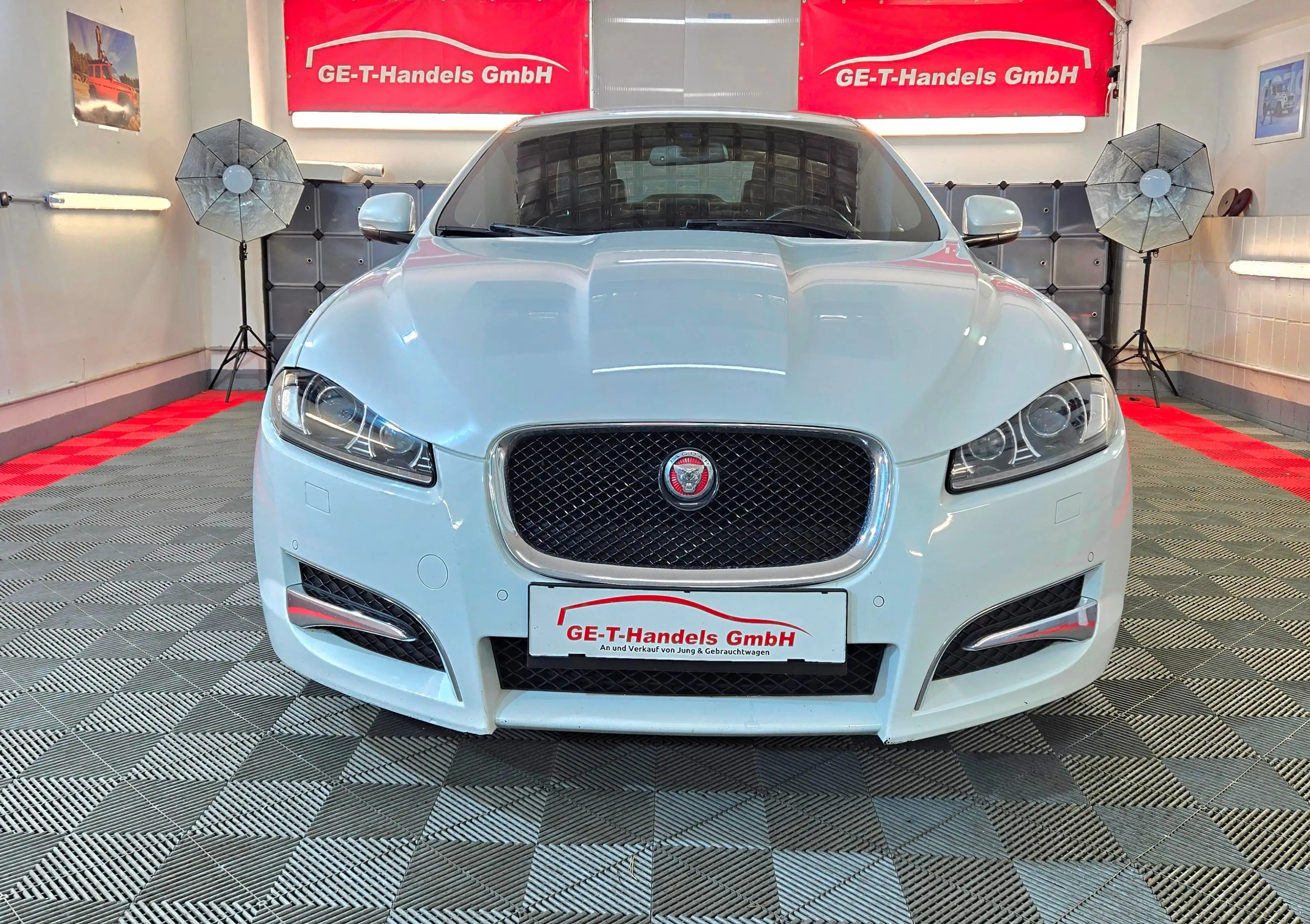 Jaguar XF 2.2 d Luxury-Sport-Paket LED Aut. Leder — photo 3