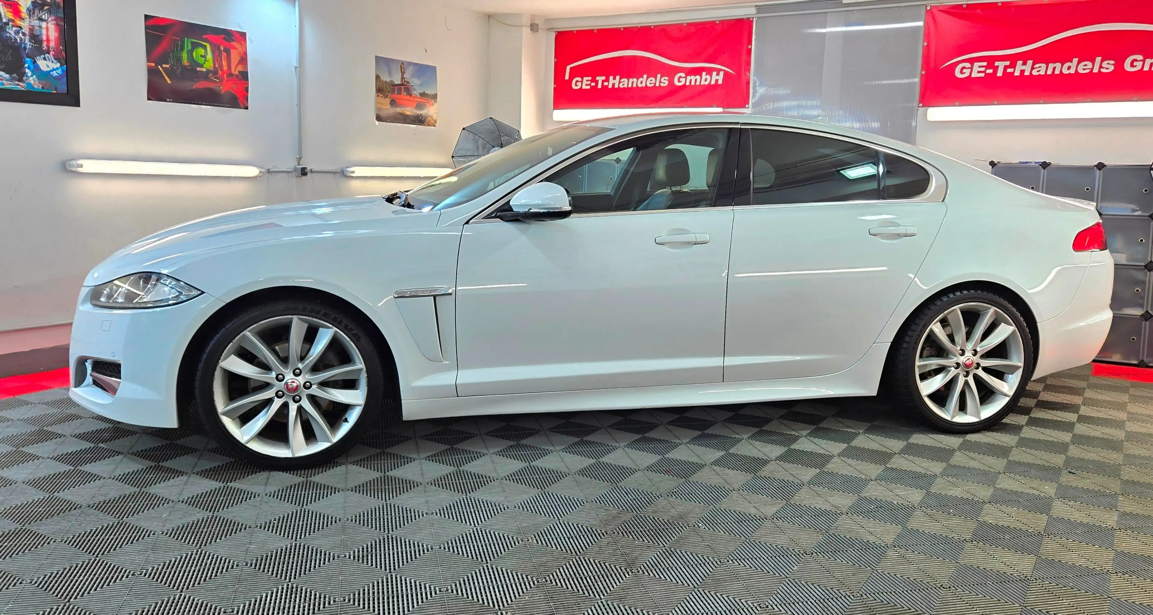 Jaguar XF 2.2 d Luxury-Sport-Paket LED Aut. Leder — photo 9