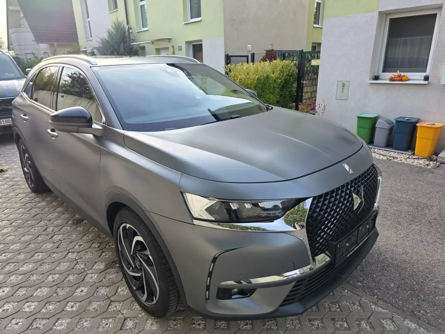 DS Automobiles DS 7 Crossback DS7 Crossback E-Tense 225 PHEV EAT8 Be Chic Aut. Grau - 1
