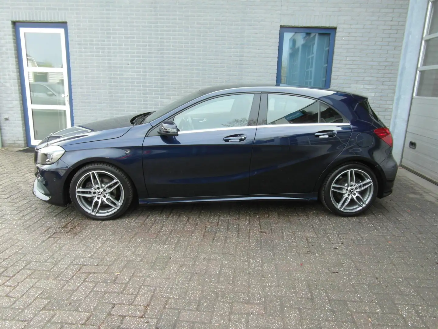 Mercedes-Benz A 180 Business Solution AMG Inclusief Afleveringskosten Синій - 2