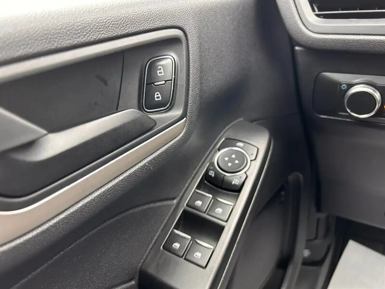 Ford Escape снимка Ford Escape