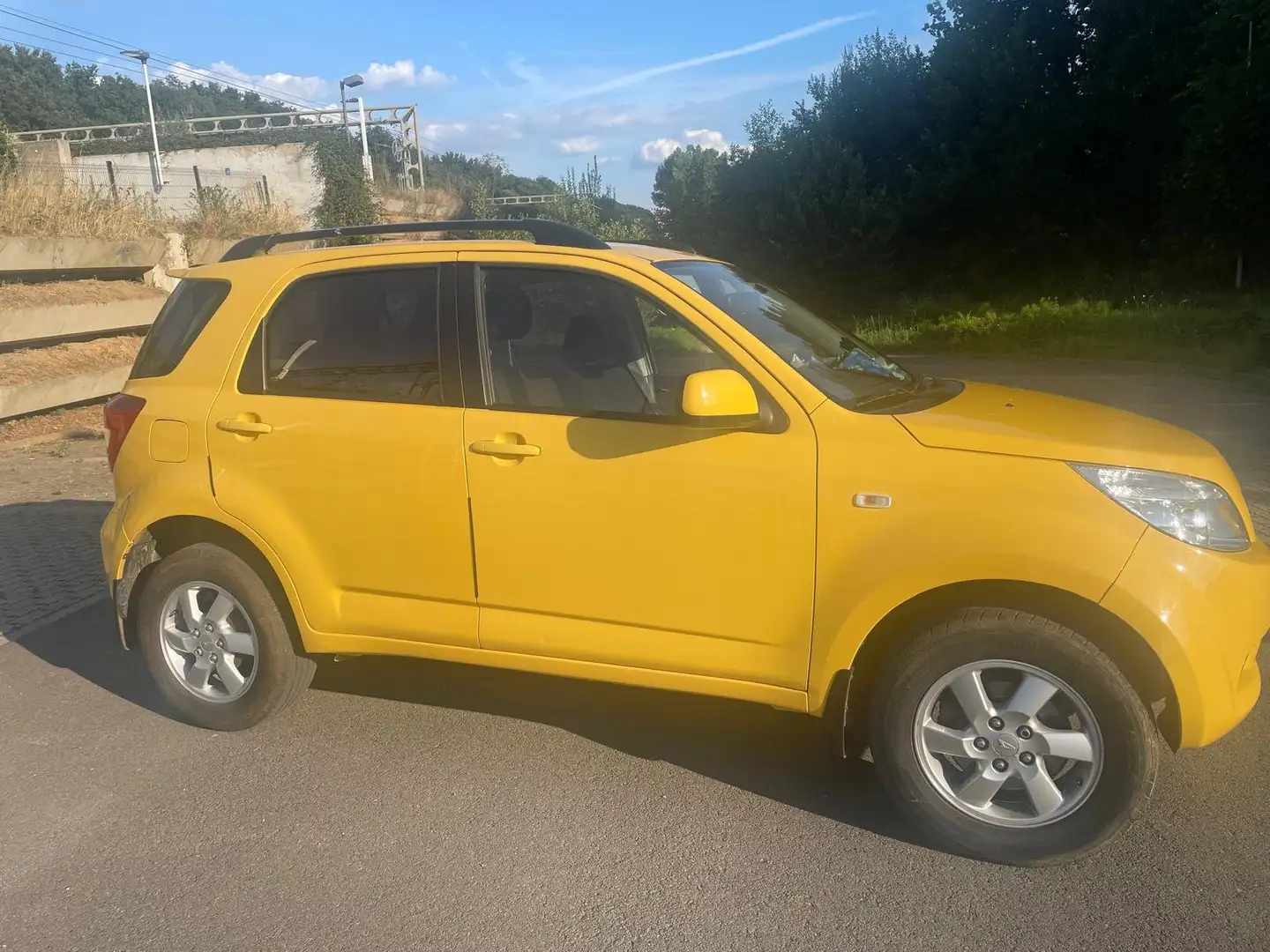 Daihatsu Terios Terios 1.5i 4WD Plus Jaune - 1