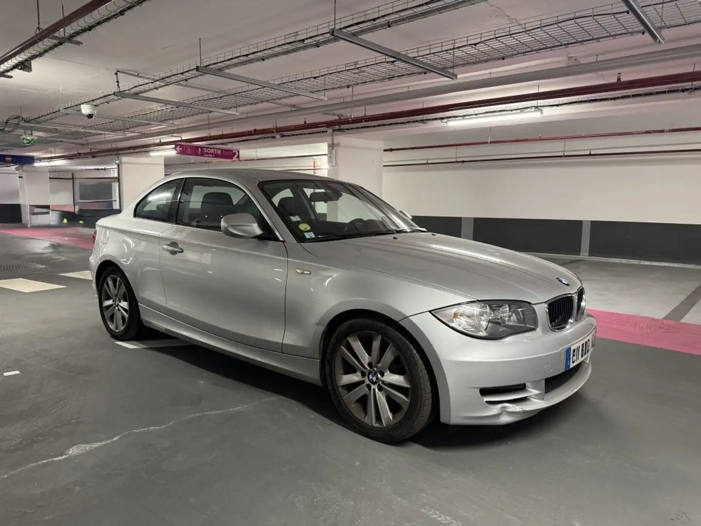 BMW 118 SERIE 118d 143ch Premiere Grau - 2