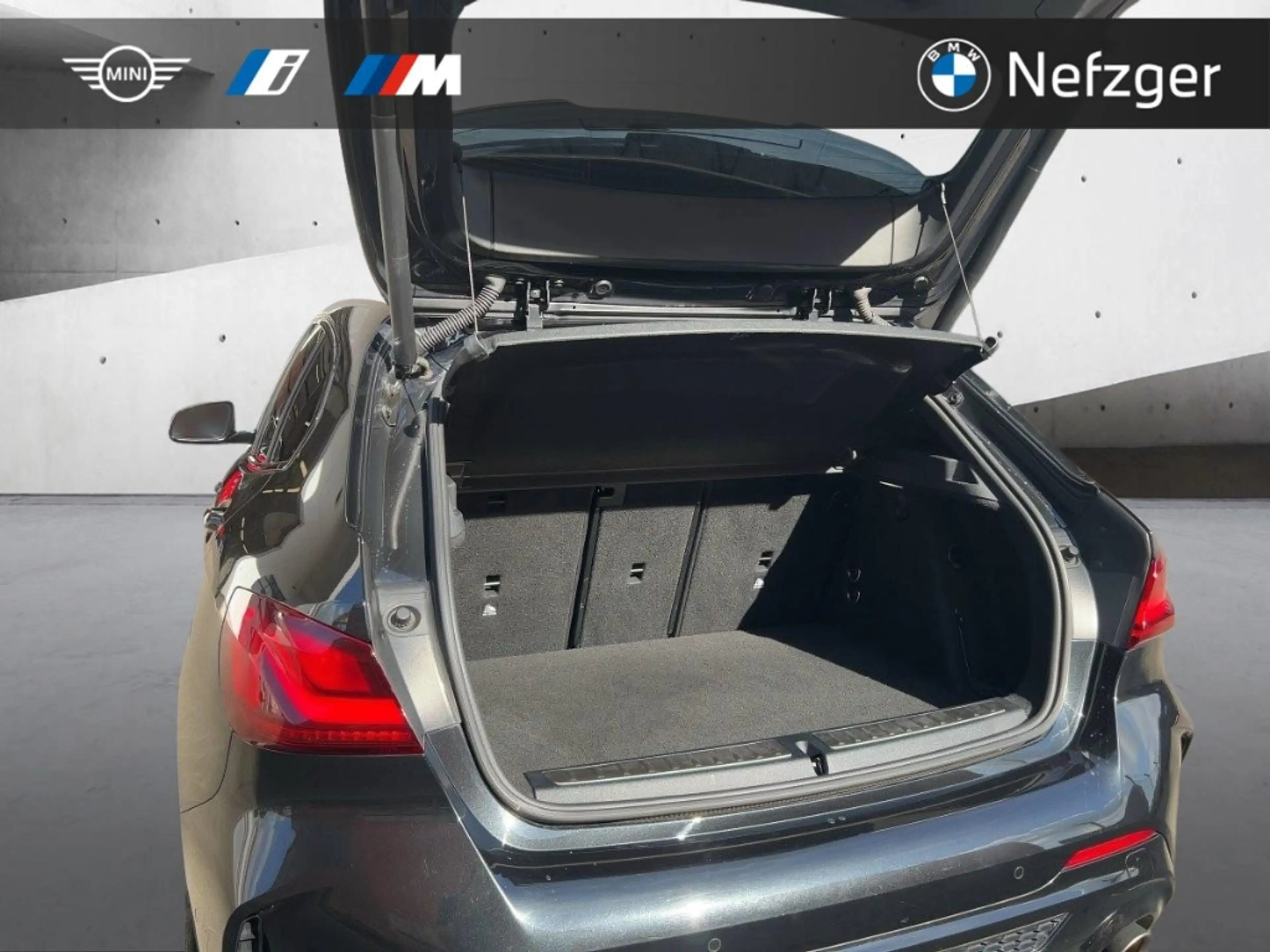 BMW 135 i xDrive LED H&K HUD Panoramadach Komfort — photo 7