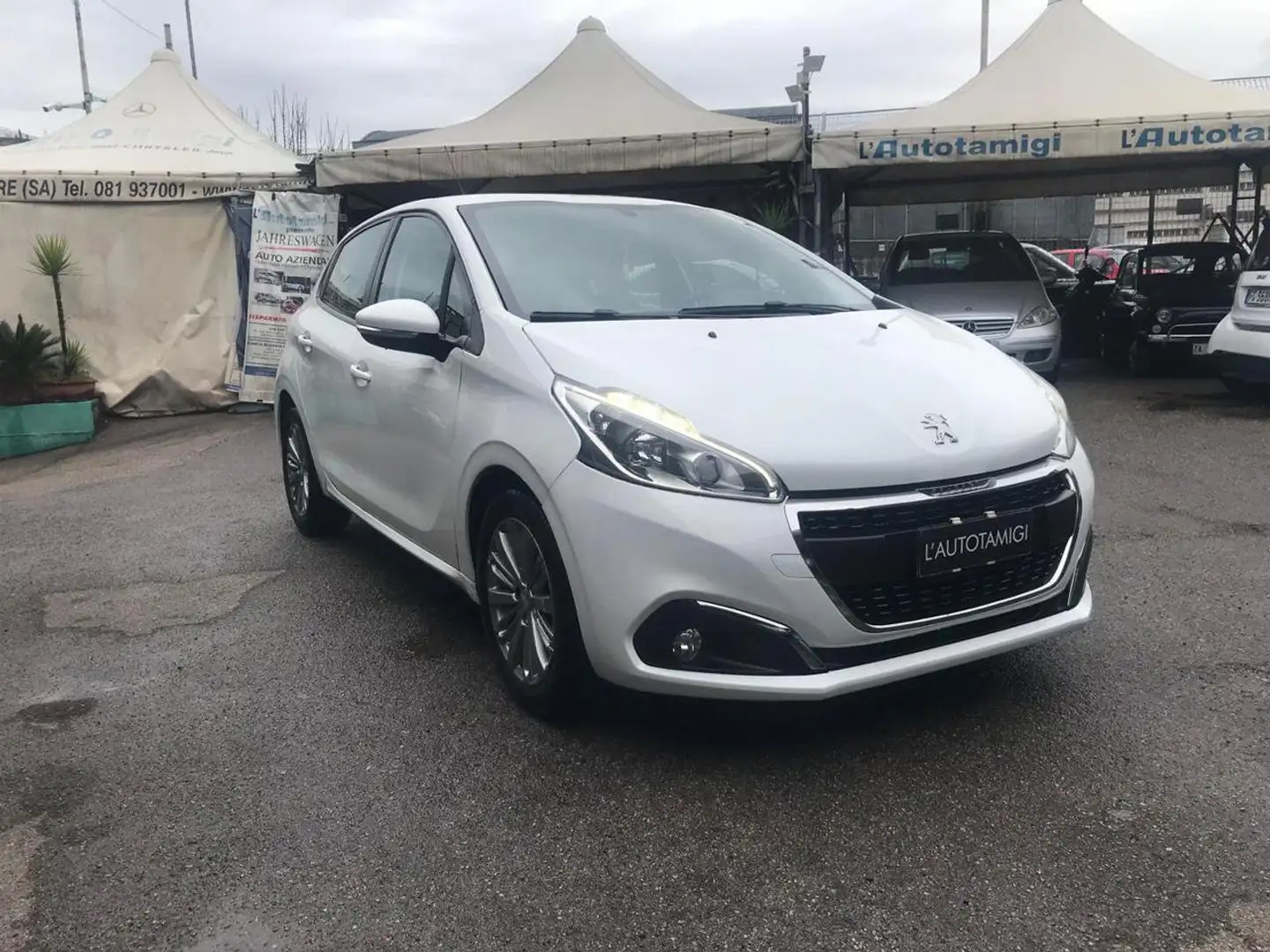 Peugeot 208 PureTech 82 5p. GPL Allure Weiß - 1