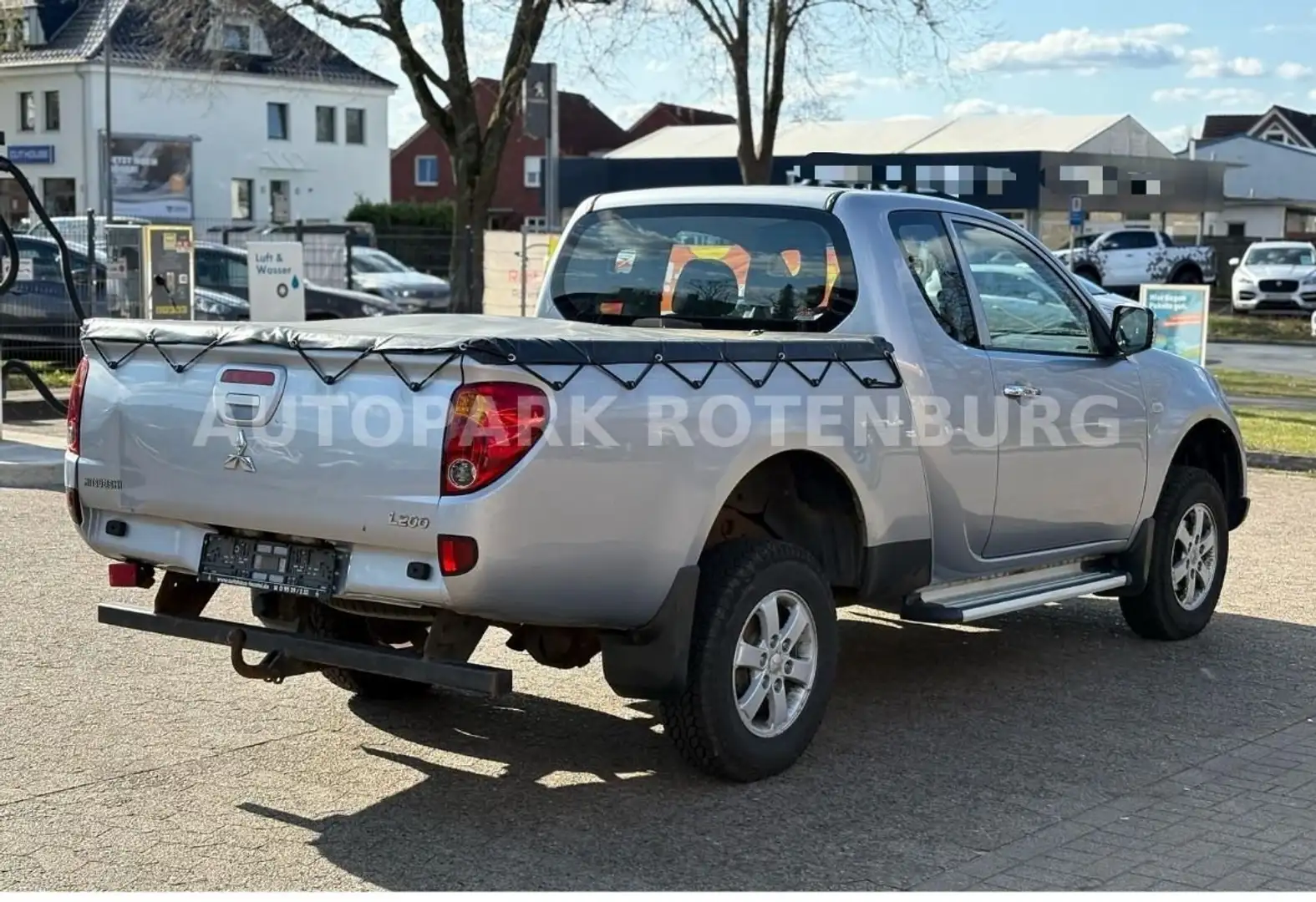 Mitsubishi L200 PICK UP INVITE CLUB 4WD Gris - 2