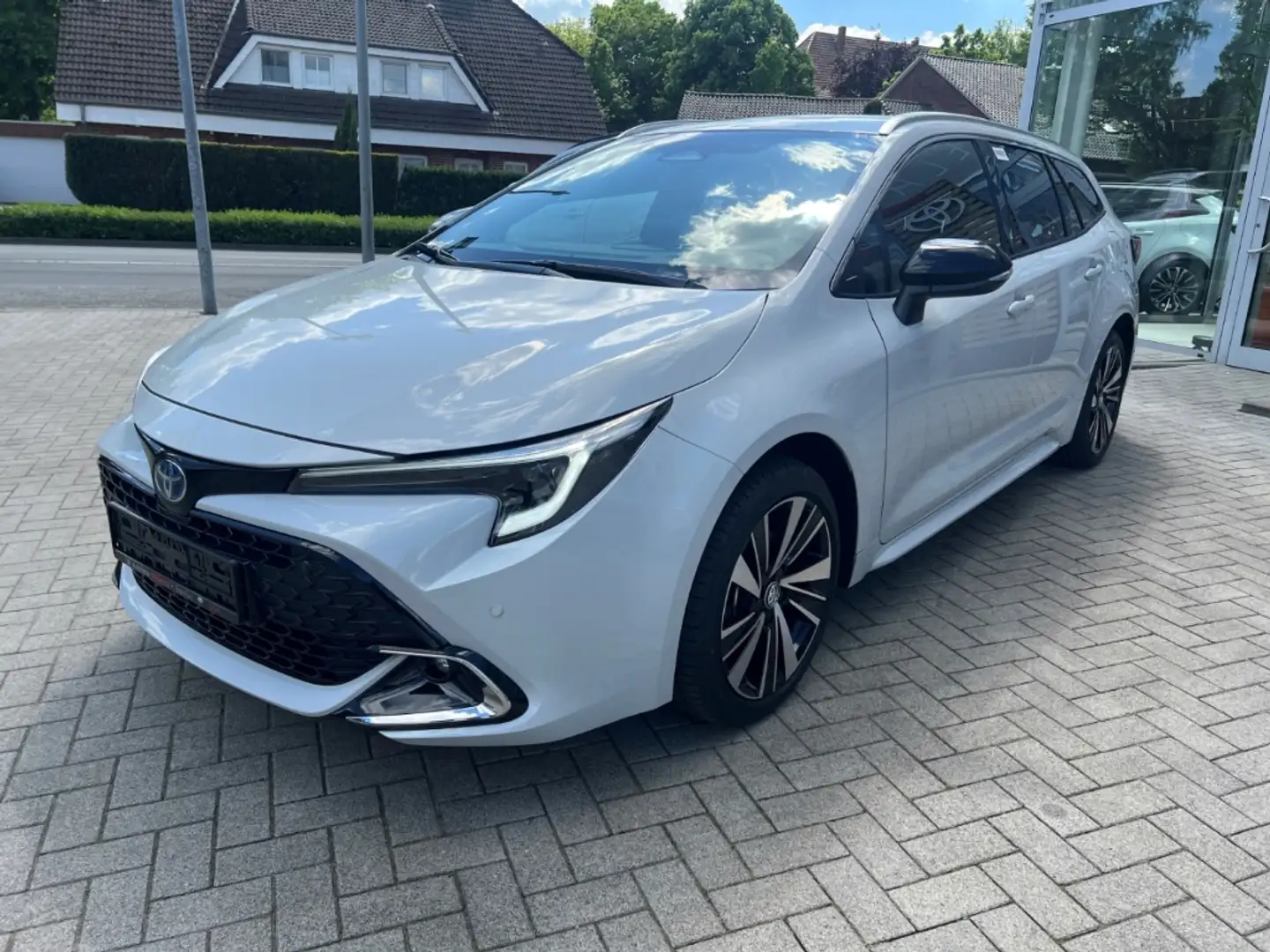 Toyota Corolla TS Hybrid Teamplayer 2.0 LED ACC Technik Navi El. Šedá - 2