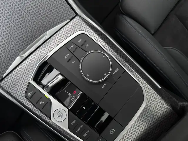 BMW 3 Series view 14