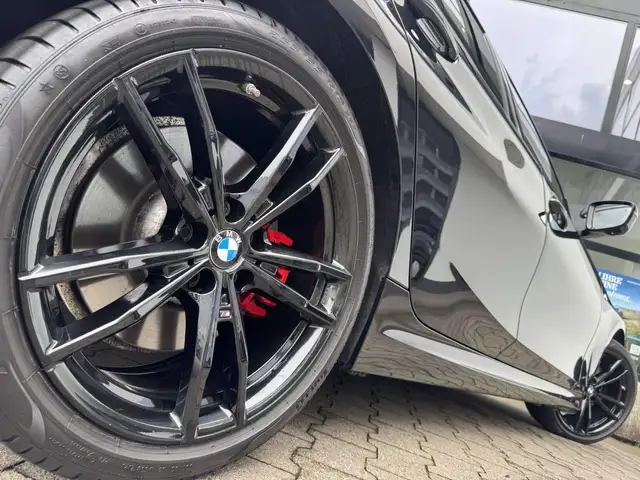 BMW 3 Series view 4