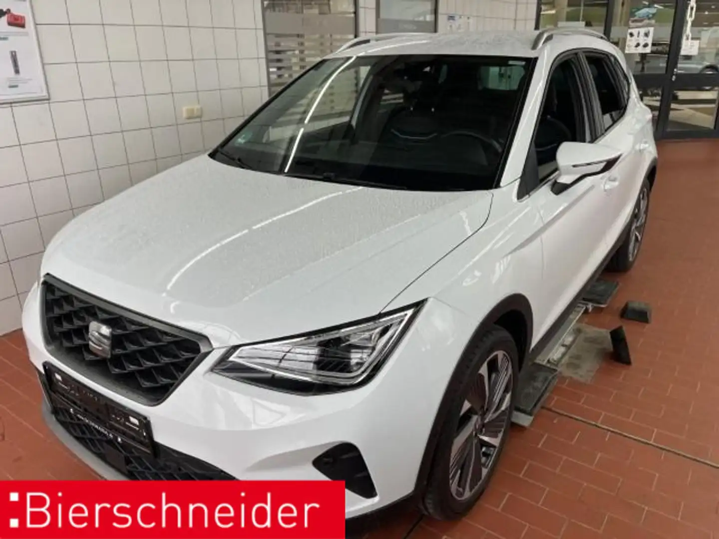 SEAT Arona 1.0 TSI FR-Line 18 AHK LED CAM ACC Weiß - 1