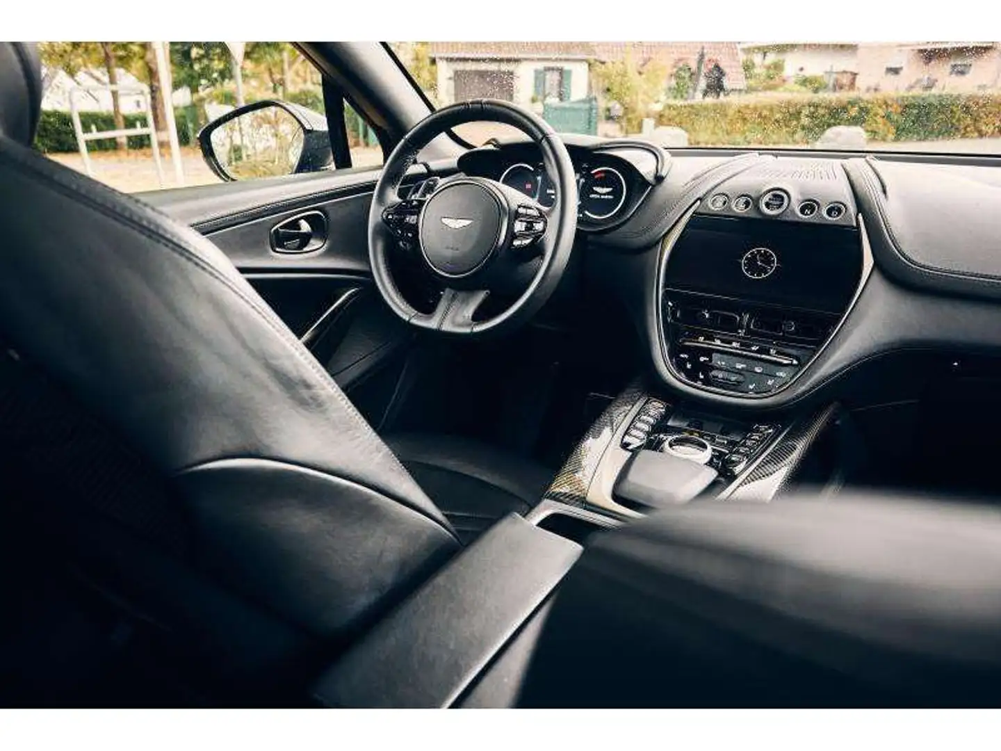 Aston Martin DBX Noir - 2