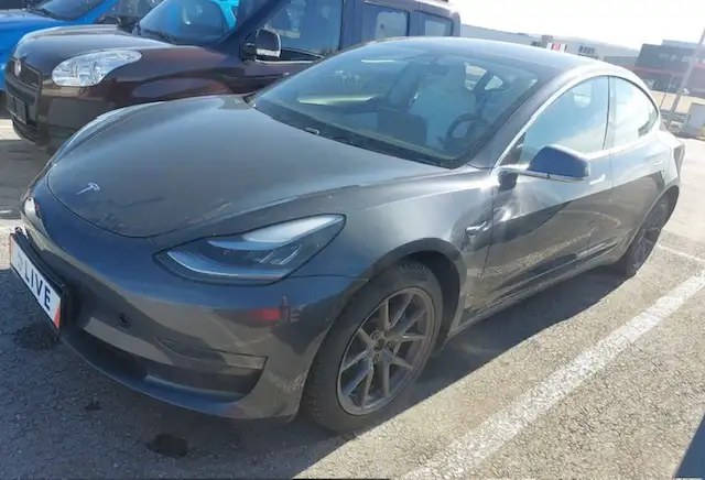 Tesla Model 3 Long-Range Dual Motor Performance AWD