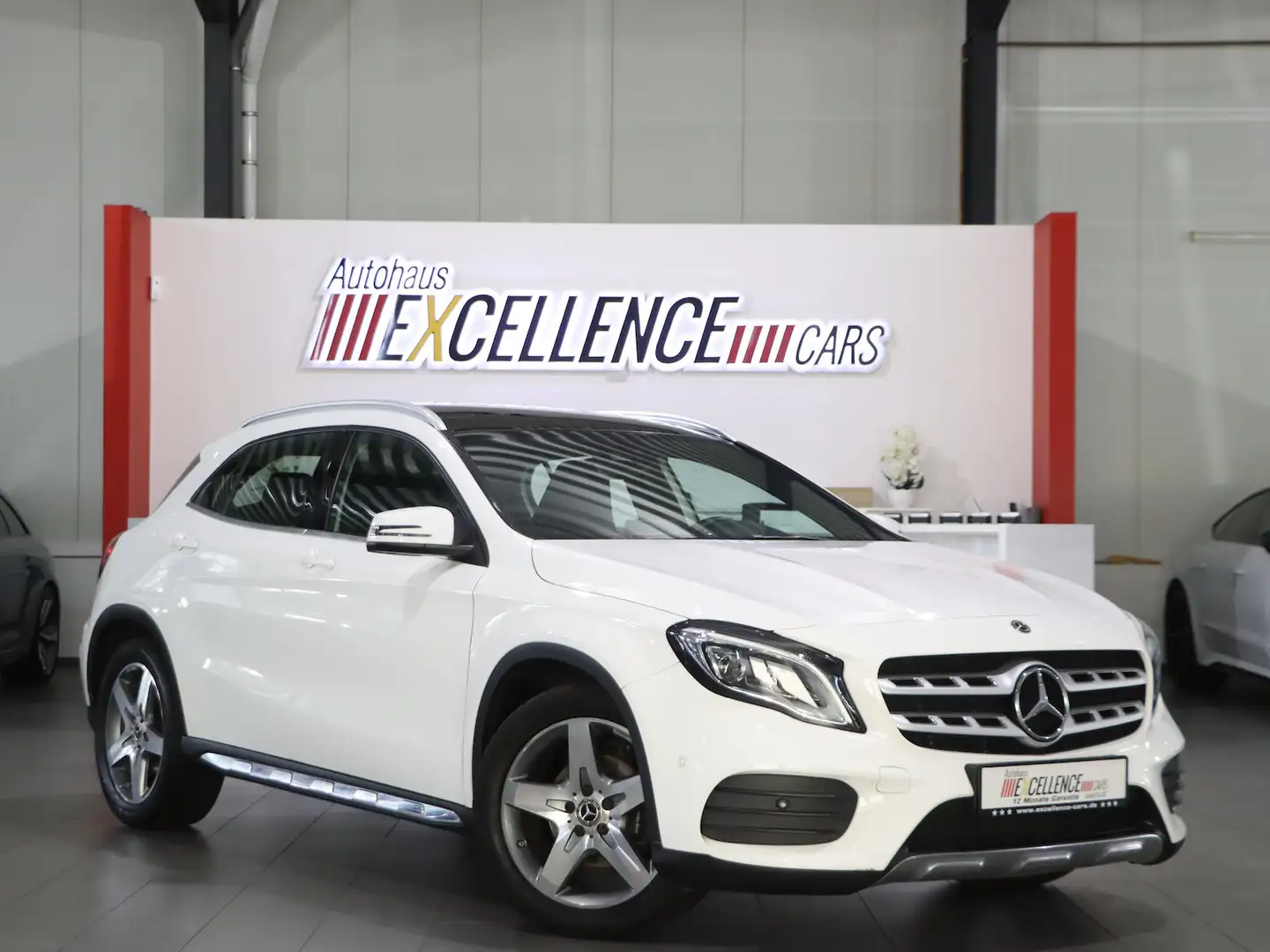 Mercedes-Benz GLA 200 AMG-LINE SPORT WHITE PANORAMA,MATRIX-LED Blanc - 1