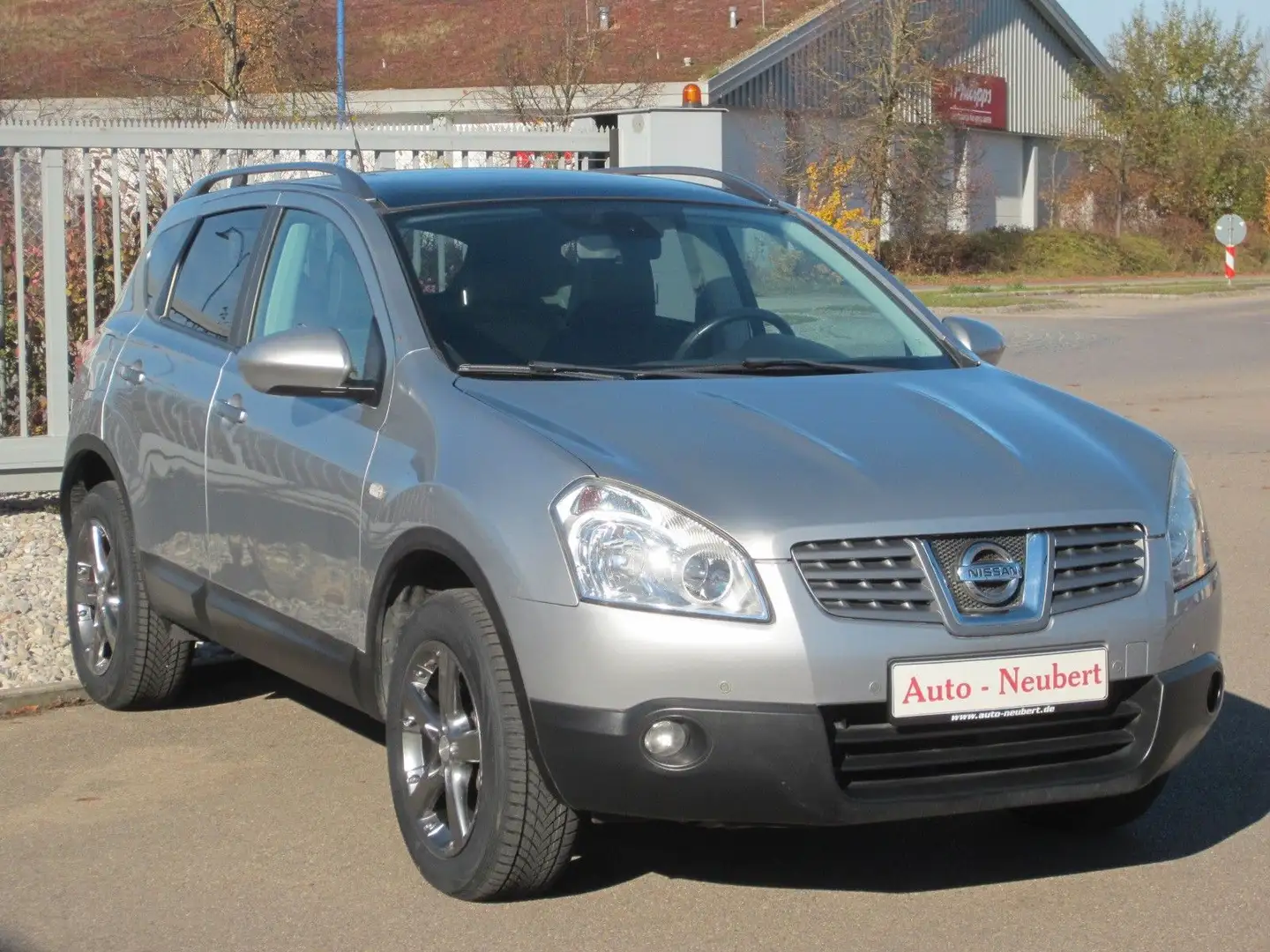 Nissan Qashqai *1.Hand*Automatik*PANO*NAVI*Kamera* Argento - 1