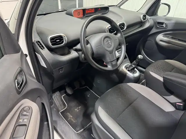 Citroen C3 Picasso view 10