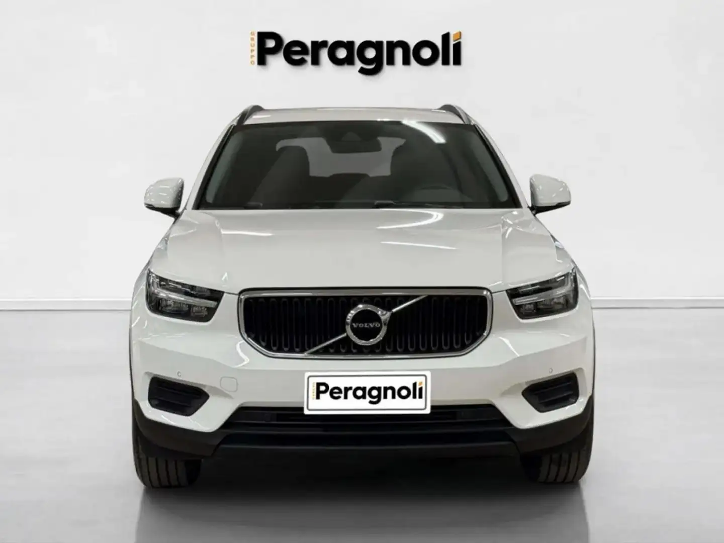 Volvo XC40 T3 MOMENTUM CORE AUTOMATICA Wit - 2