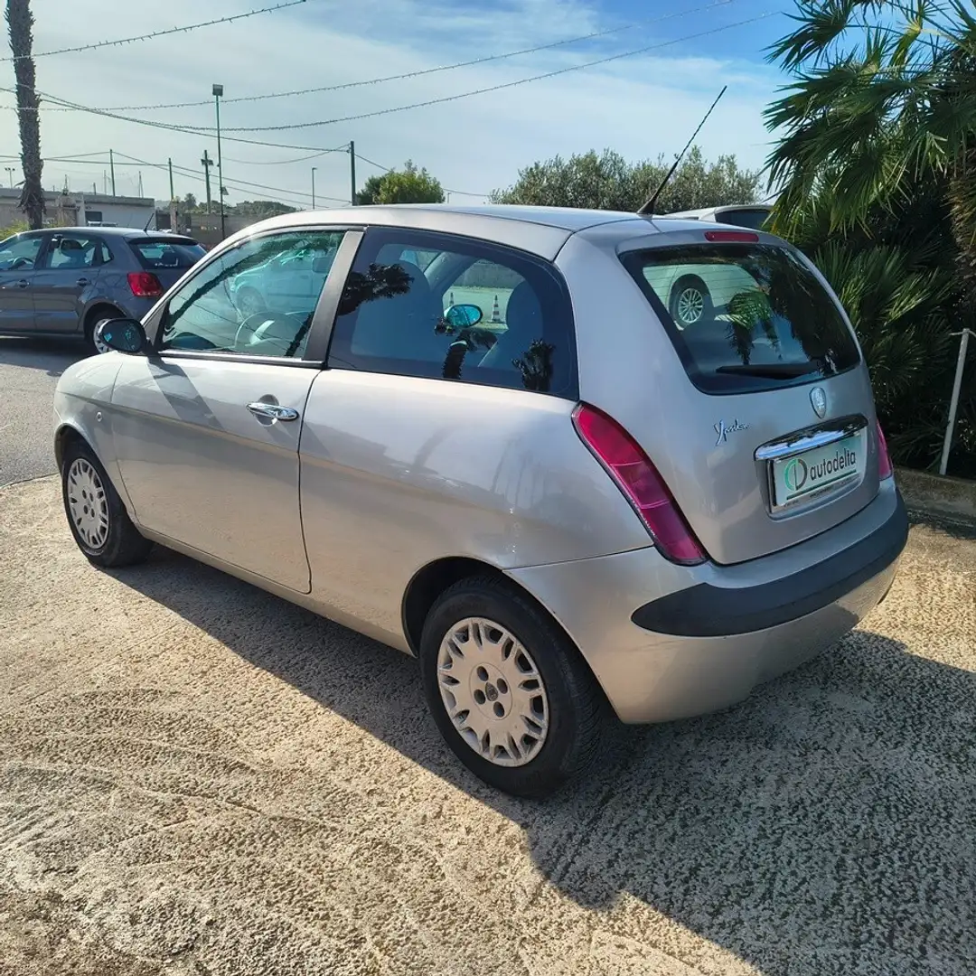 Lancia Ypsilon 1.2 Argento Grijs - 2