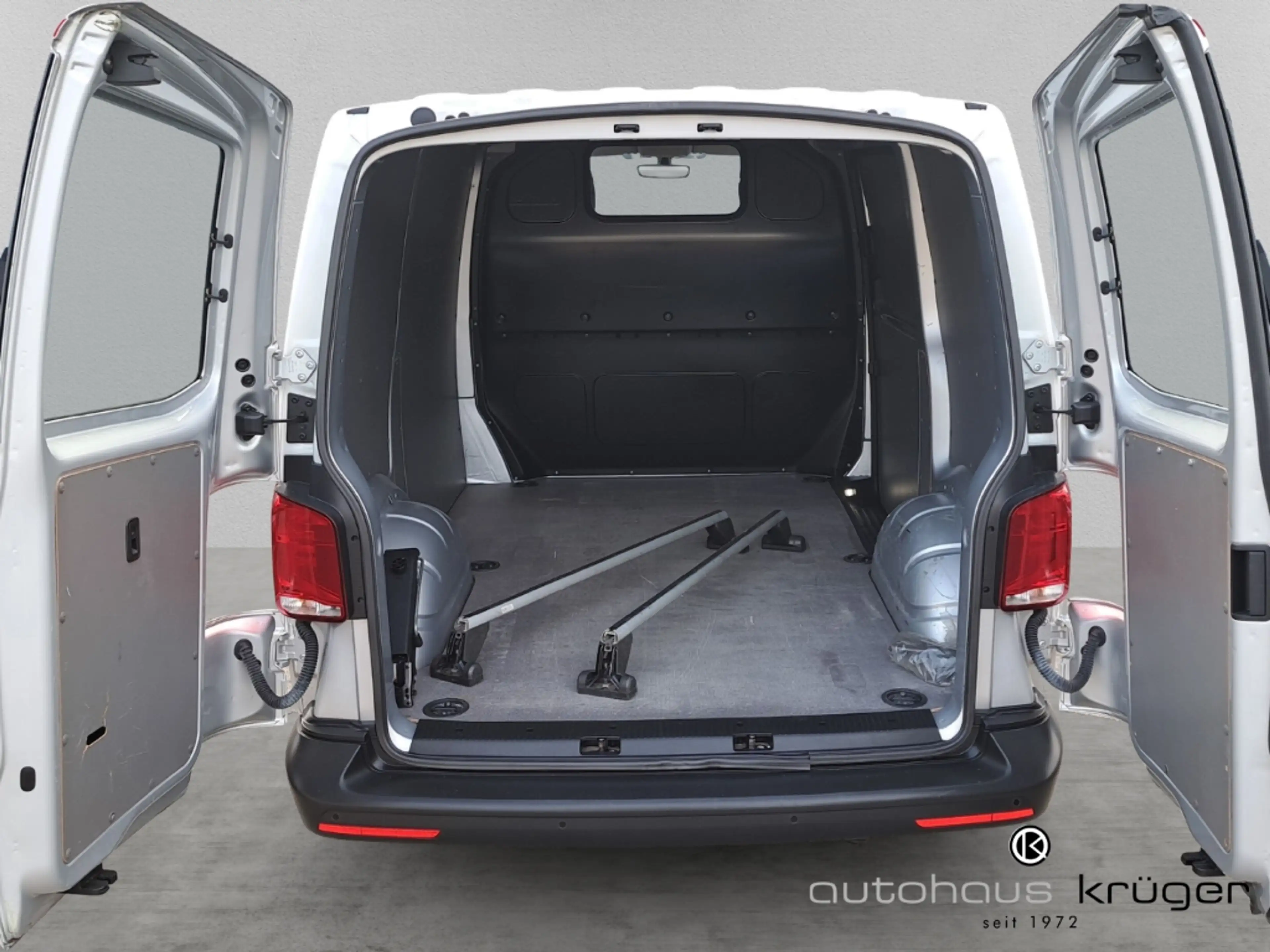 Volkswagen Transporter Kastenwagen 2.0 TDI Navi LED ACC Apple CarPlay And — photo 9