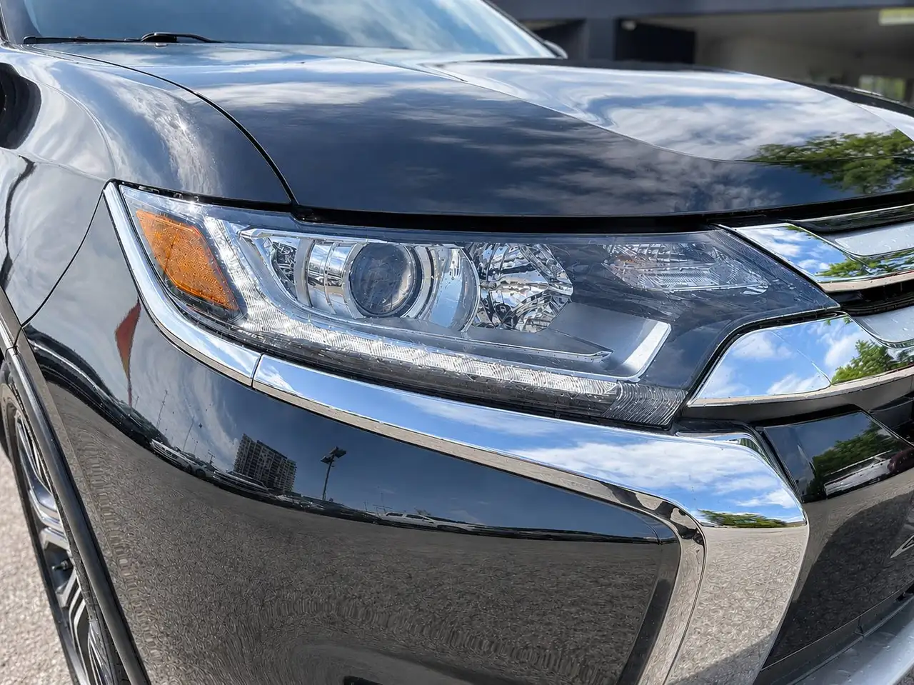 Mitsubishi Outlander photo Mitsubishi Outlander