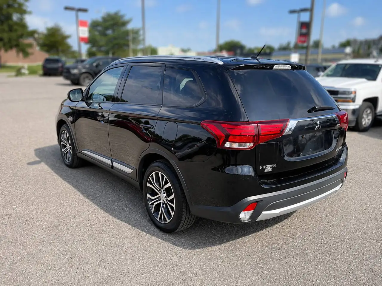 Mitsubishi Outlander photo Mitsubishi Outlander