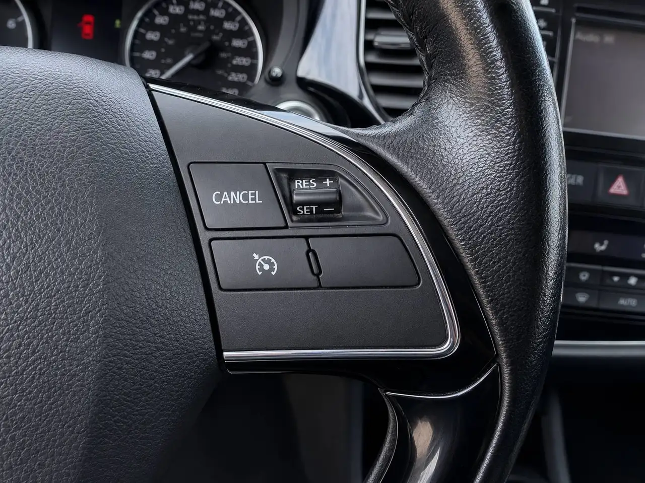 Mitsubishi Outlander photo Mitsubishi Outlander
