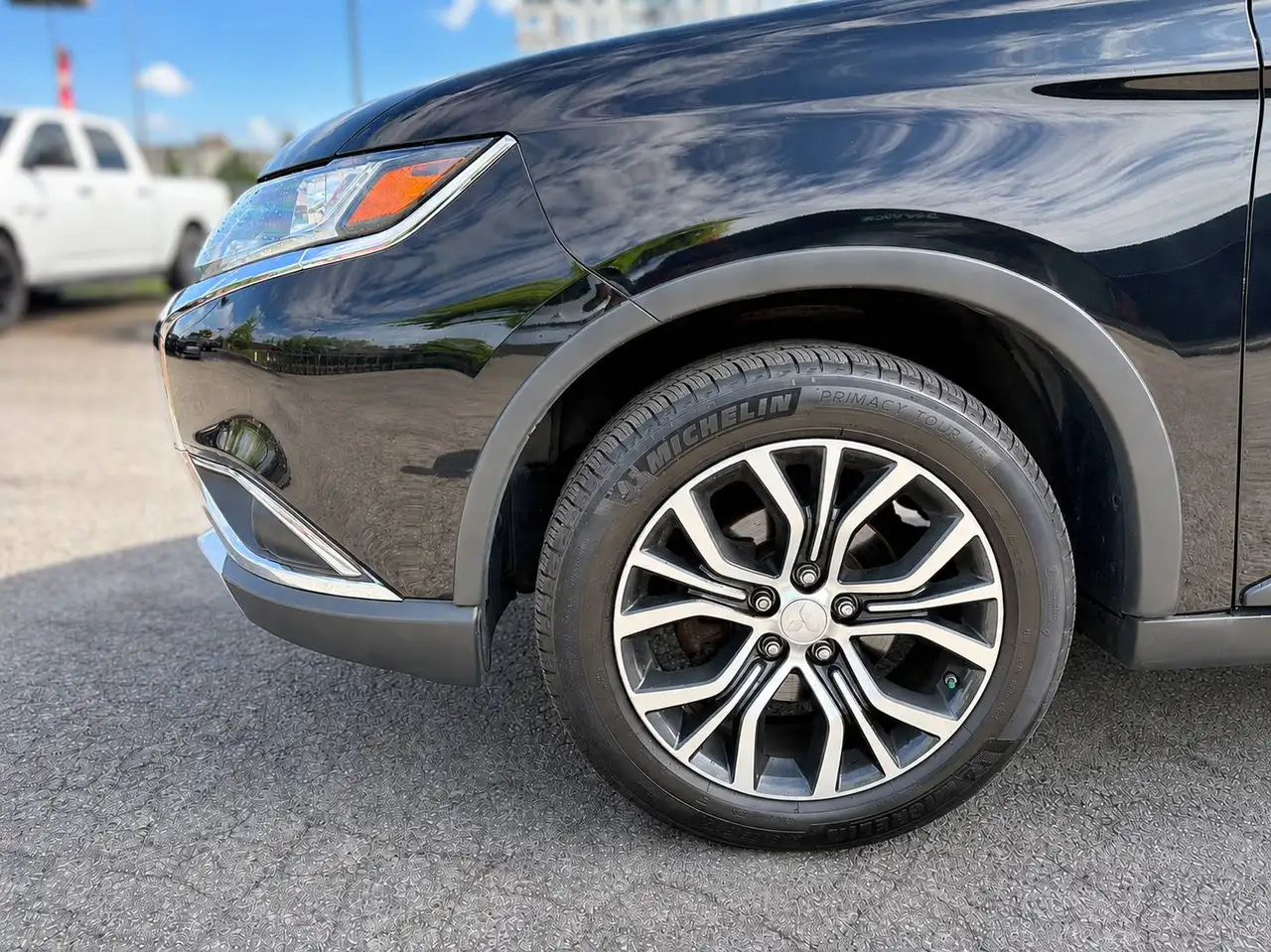 Mitsubishi Outlander photo Mitsubishi Outlander