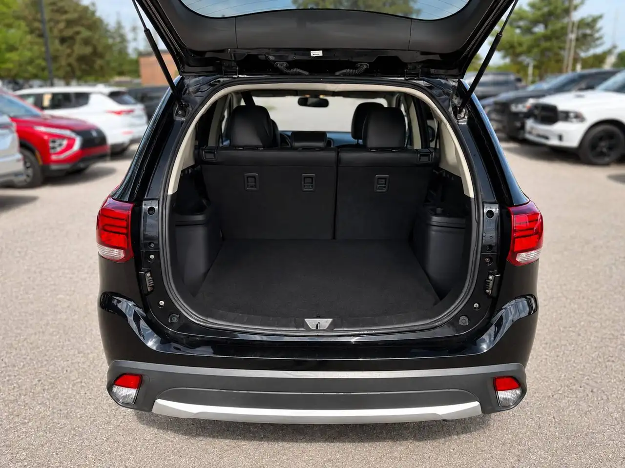 Mitsubishi Outlander photo Mitsubishi Outlander