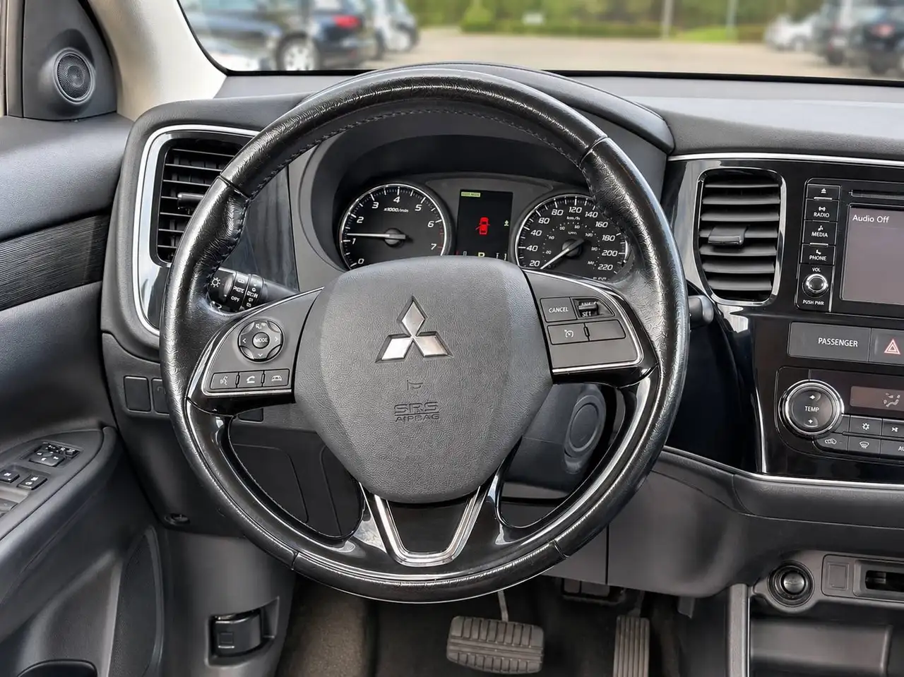 Mitsubishi Outlander photo Mitsubishi Outlander