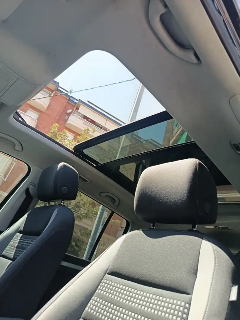 Volkswagen Touran 1.6TDI Advance 105 Negro - 2