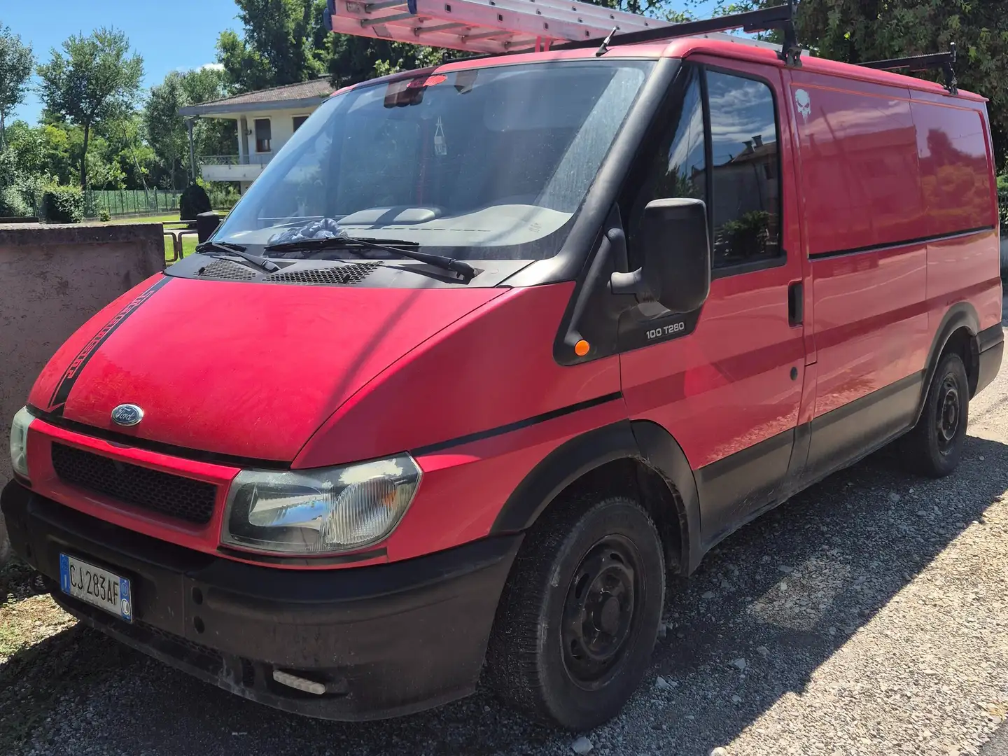 Ford Transit Rouge - 1
