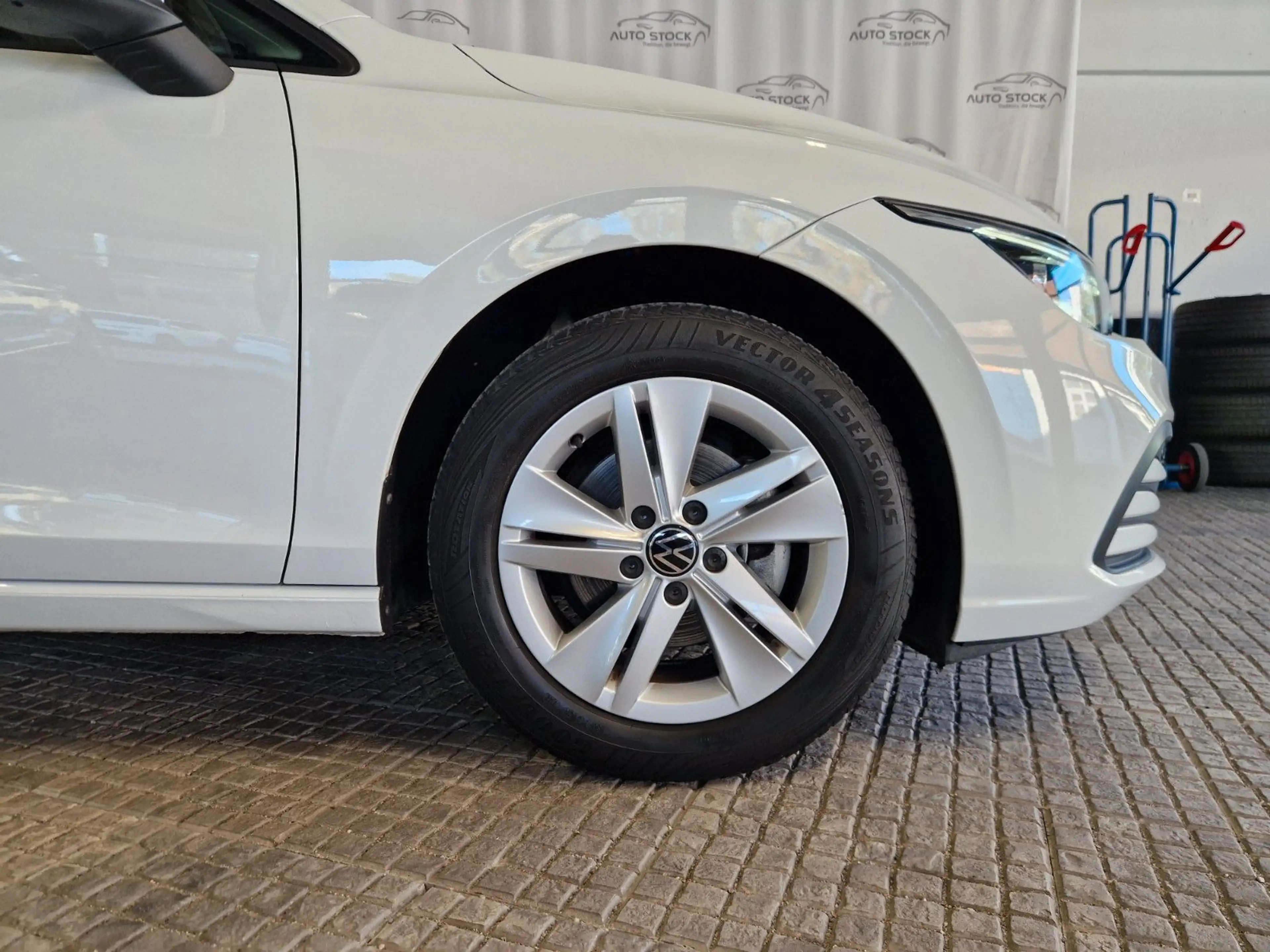 Volkswagen Golf 1.5 TSI Life PDC LED Navi App Connect Sitzh — photo 8