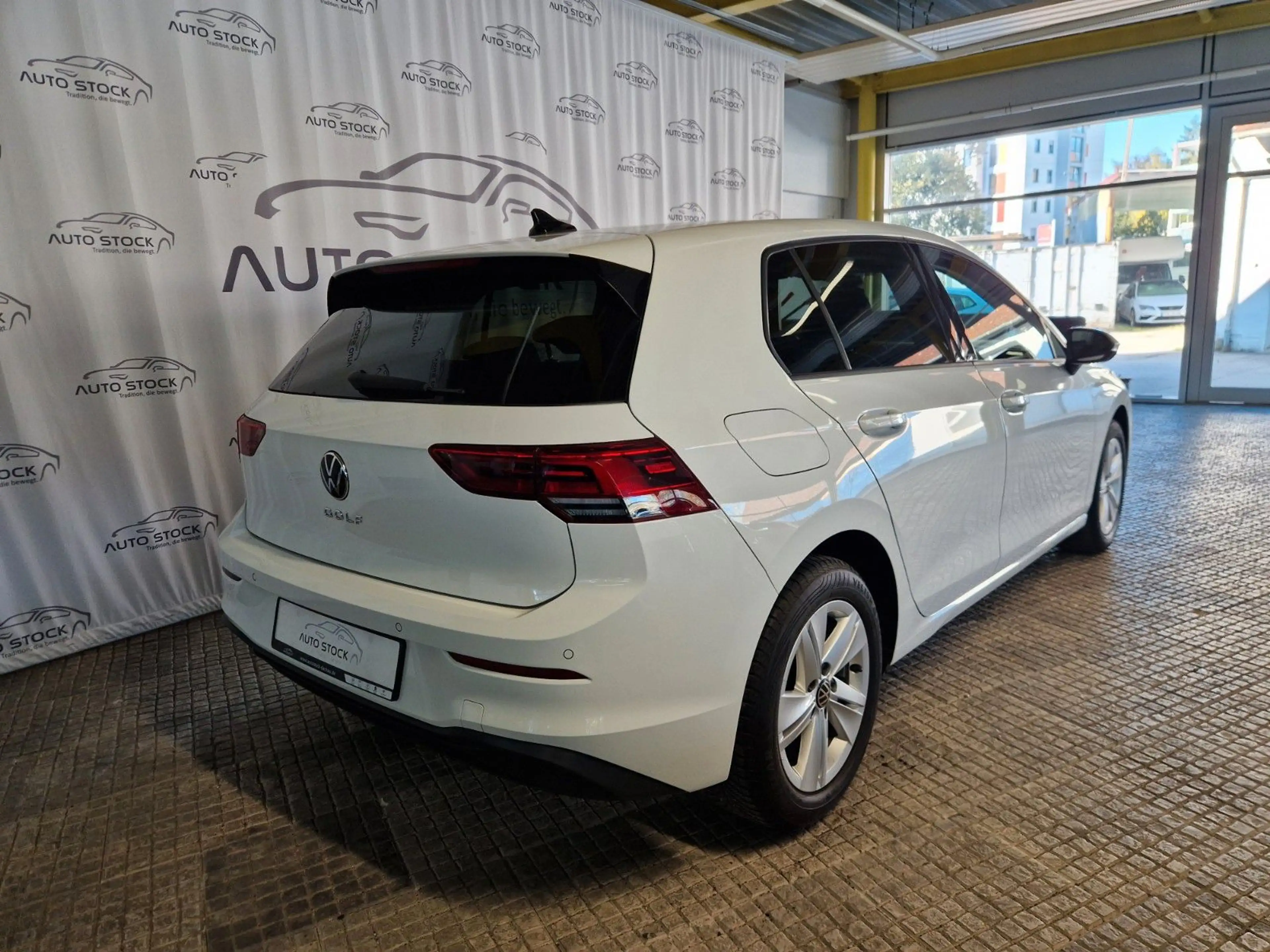 Volkswagen Golf 1.5 TSI Life PDC LED Navi App Connect Sitzh — photo 5
