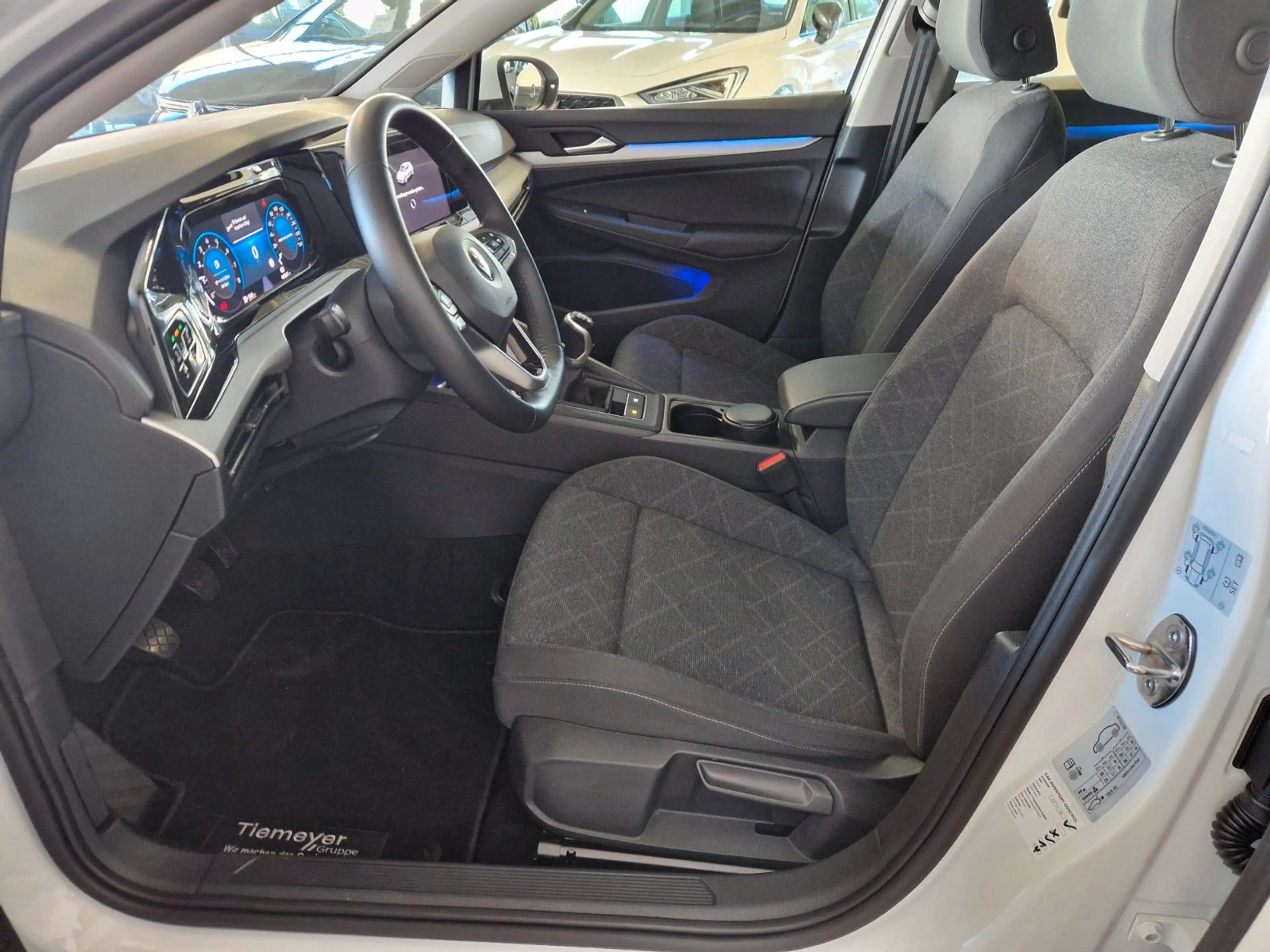 Volkswagen Golf 1.5 TSI Life PDC LED Navi App Connect Sitzh — photo 9