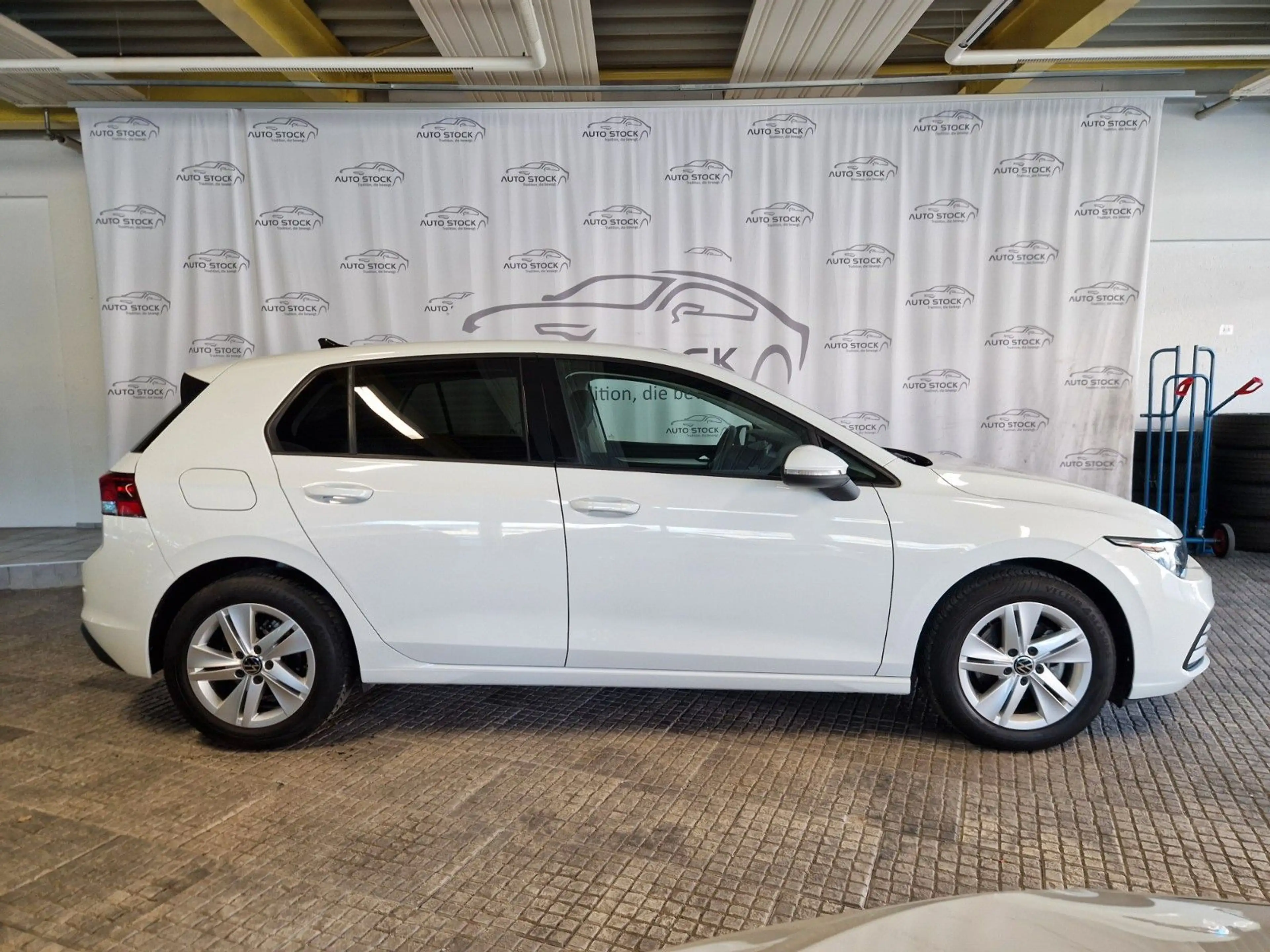 Volkswagen Golf 1.5 TSI Life PDC LED Navi App Connect Sitzh — photo 4